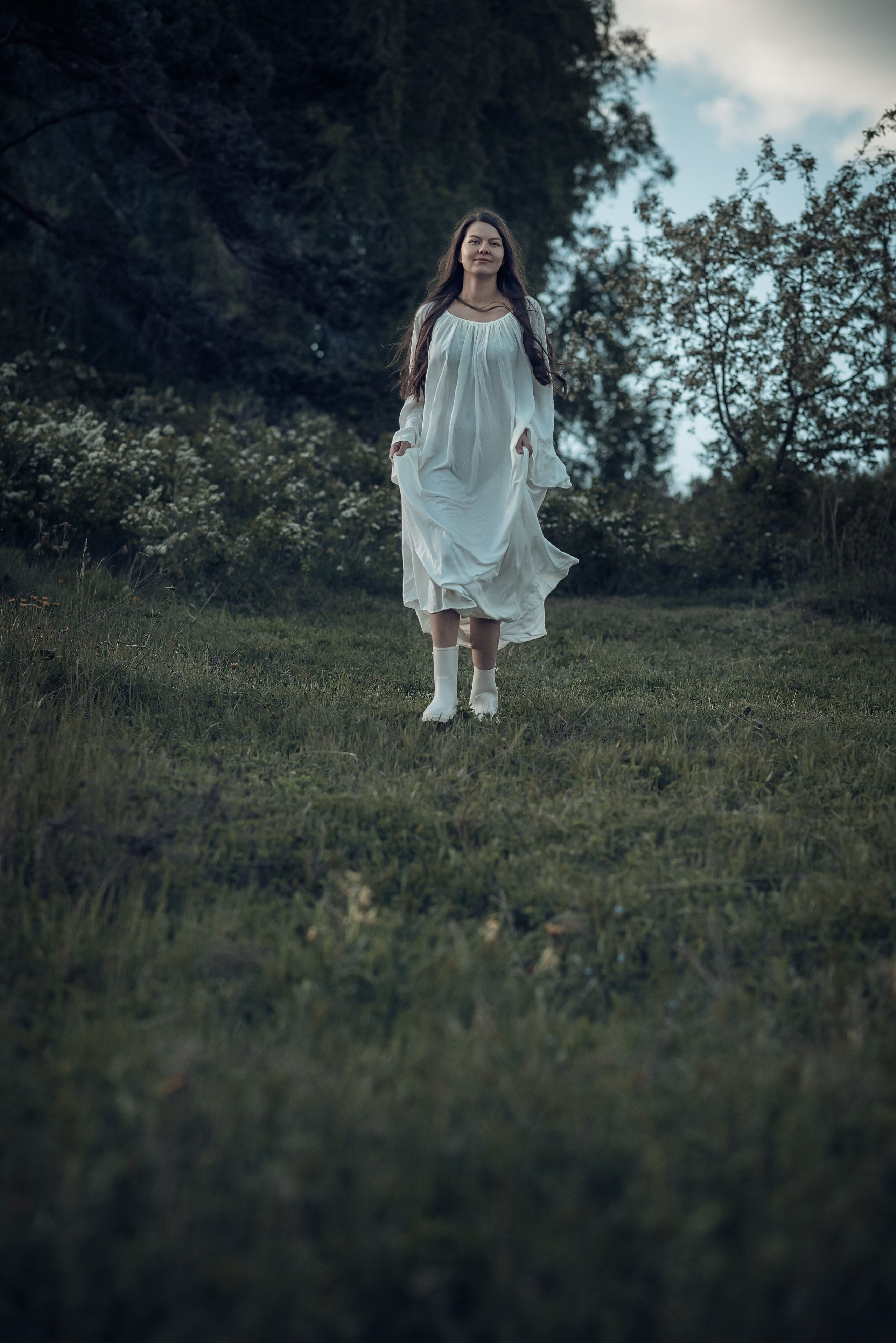 В цветущей спирее. Фотографы крещения/венчания  Красноярск Татьяна и Вячеслав Переваловы