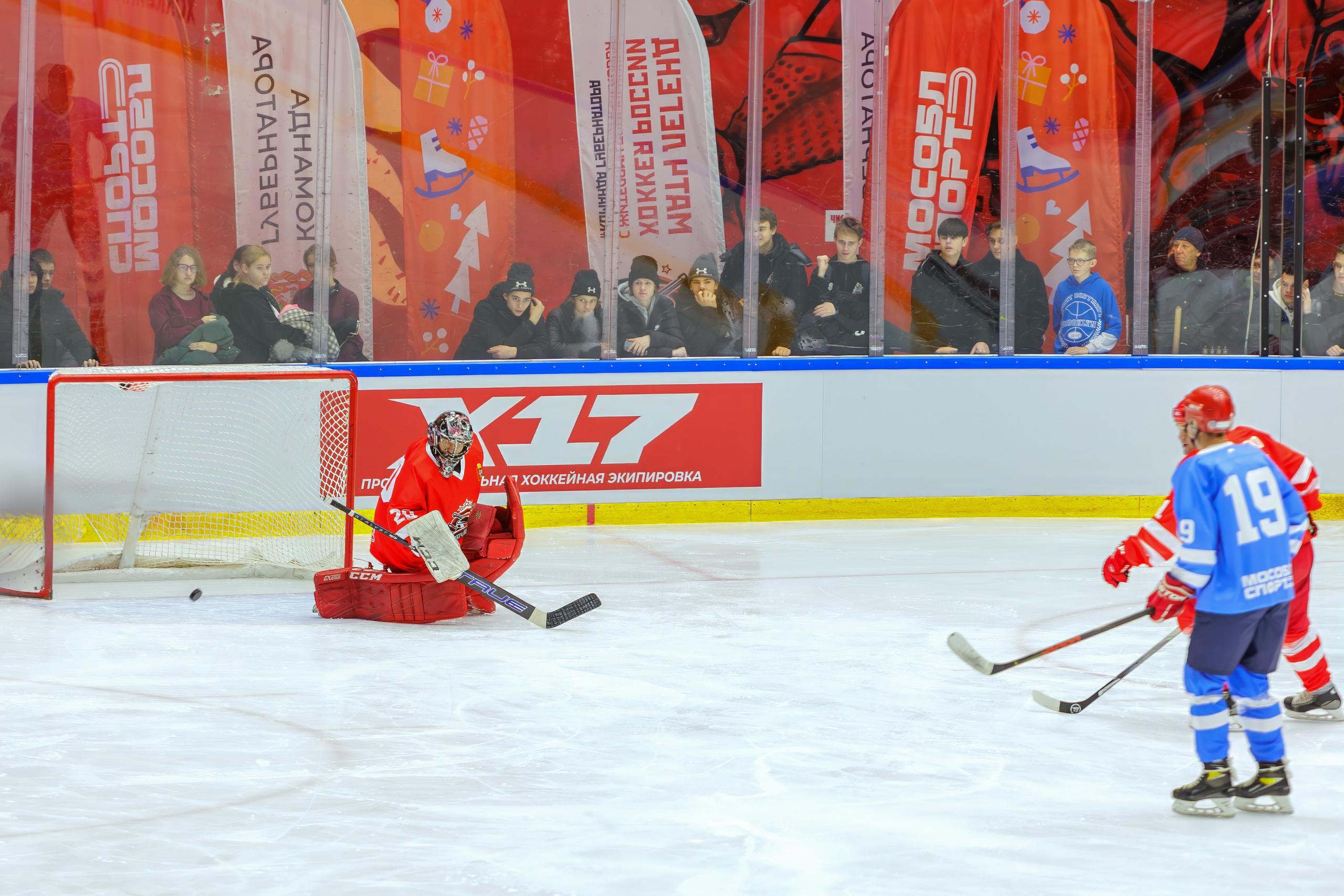 Первый матч Легенд в 2025 году. Выпускные альбомы и школьный фотограф в Подольске, Троицке, Щербинке, Москве и Московской области