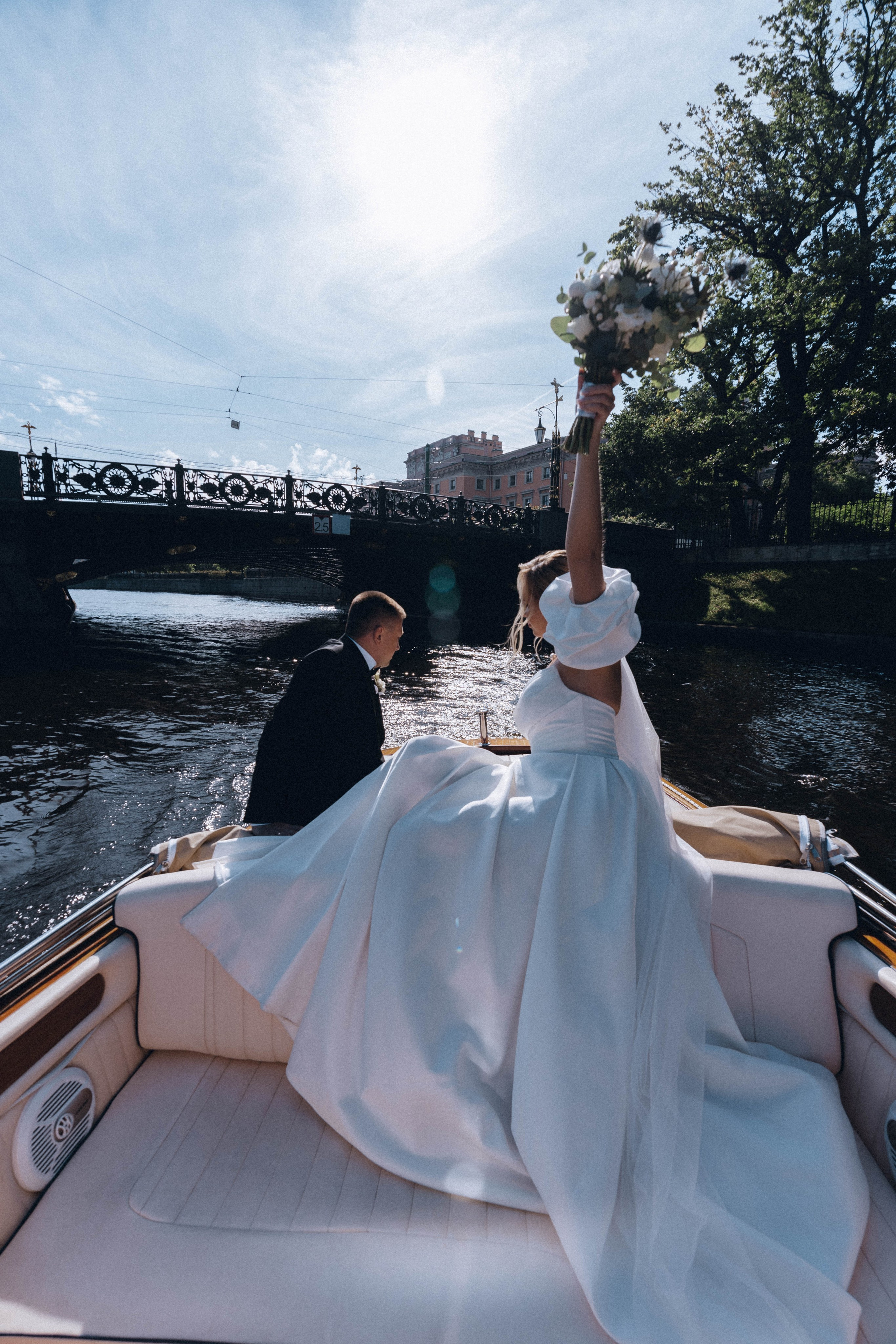 СВАДЕНБНАЯ СЬЕМКА НА КАТЕРЕ ПО КАНАЛАМ САНКТ-ПЕТЕРБУРГА И В АКВАТОРИИ НЕВЫ. Профессиональный фотограф, Санкт-Петербург — Виктория Богомолова