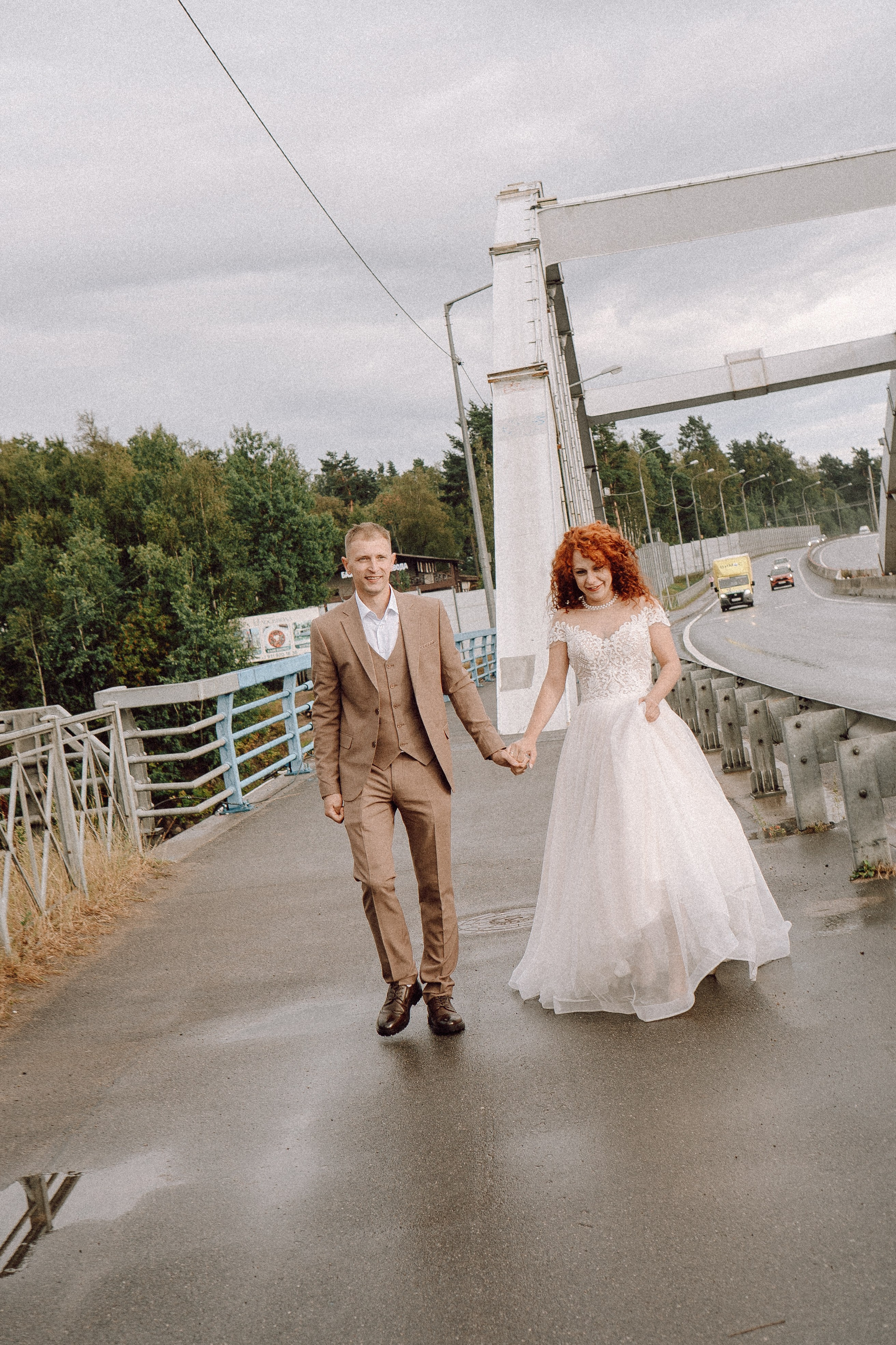 СВАДЕБНАЯ ФОТОСЕССИИЯ ПАРЫ В ГОРОДЕ ПРИОЗЕРСК В СОСНОВОМ ЛЕСУ И С ПИКАПОМ. Профессиональный фотограф, Санкт-Петербург — Виктория Богомолова