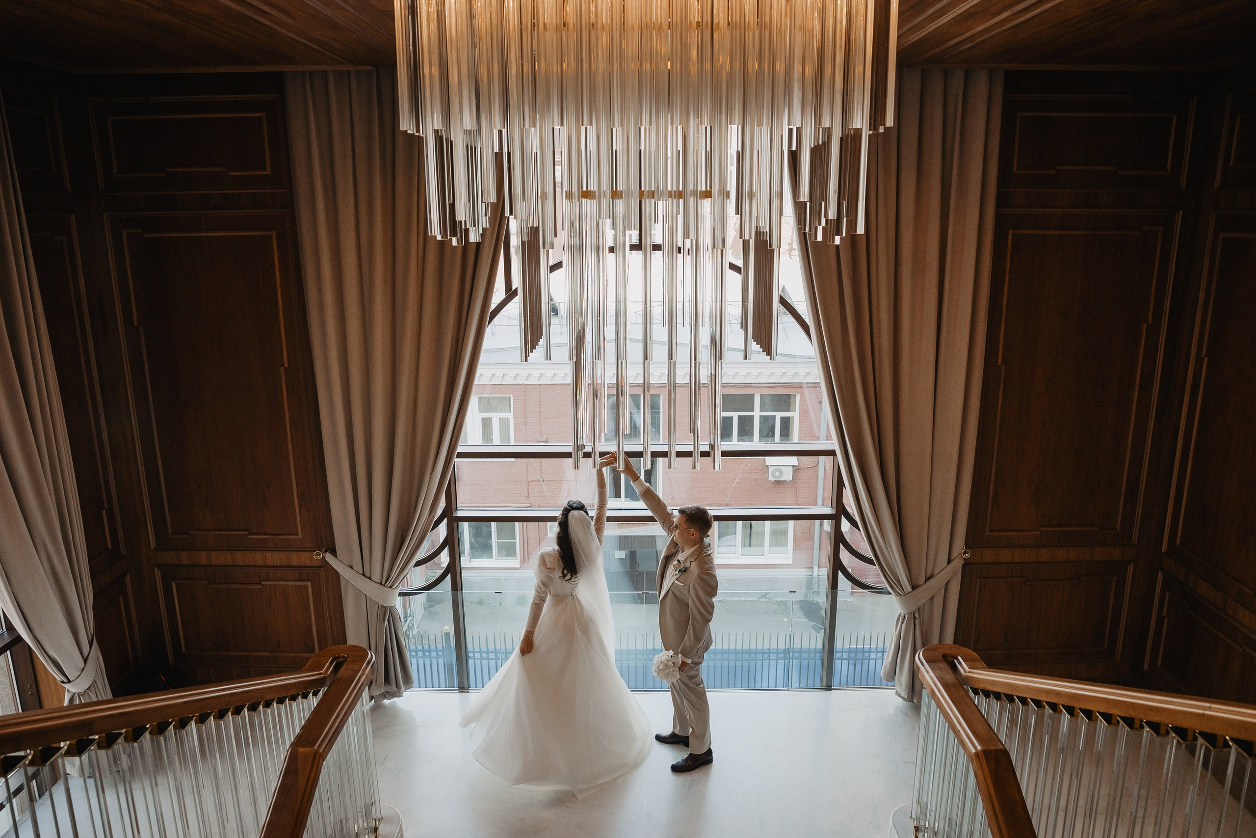 Свадебная фотосессия в отеле Marriott Imperial Plaza. Свадебный фотограф в Москве Дарья Олендарёва