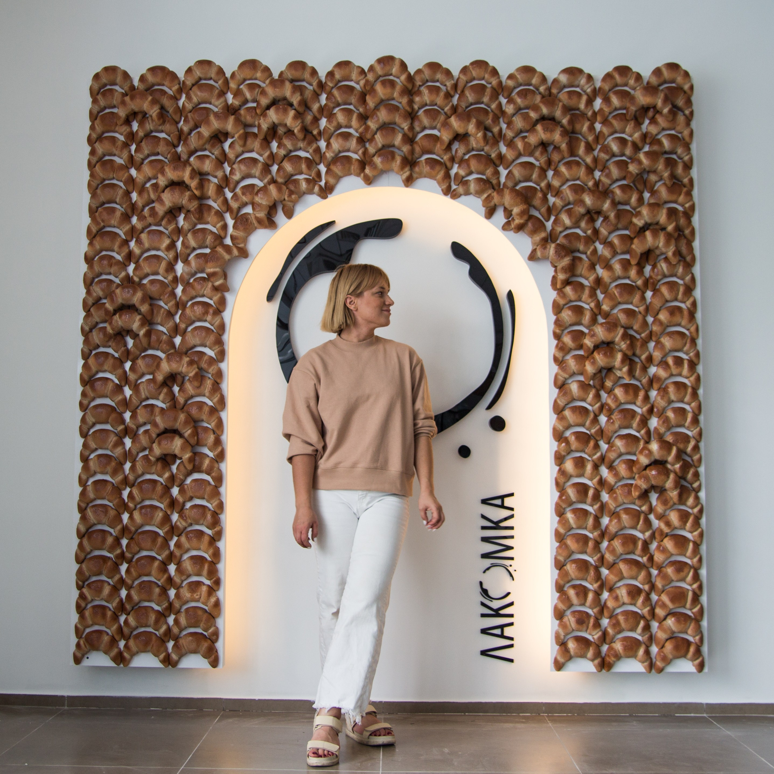 Оформление витрин Лакомка. Ксения Почтарь. Декоратор и флорист, город Владивосток