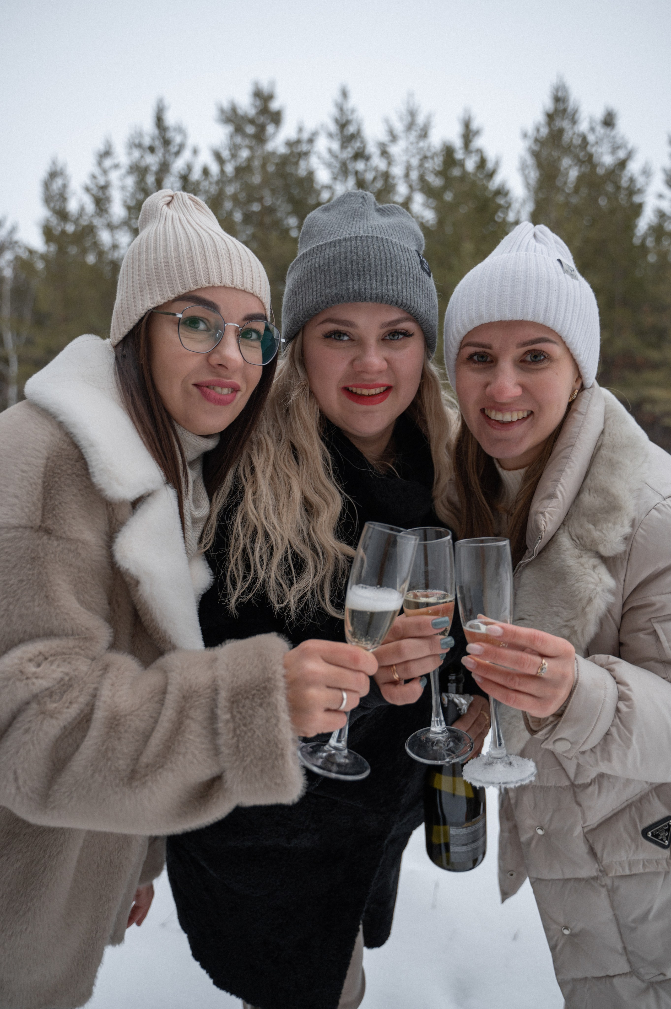 Подружки. ФОТОГРАФ/РУДНЫЙ/КОСТАНАЙ