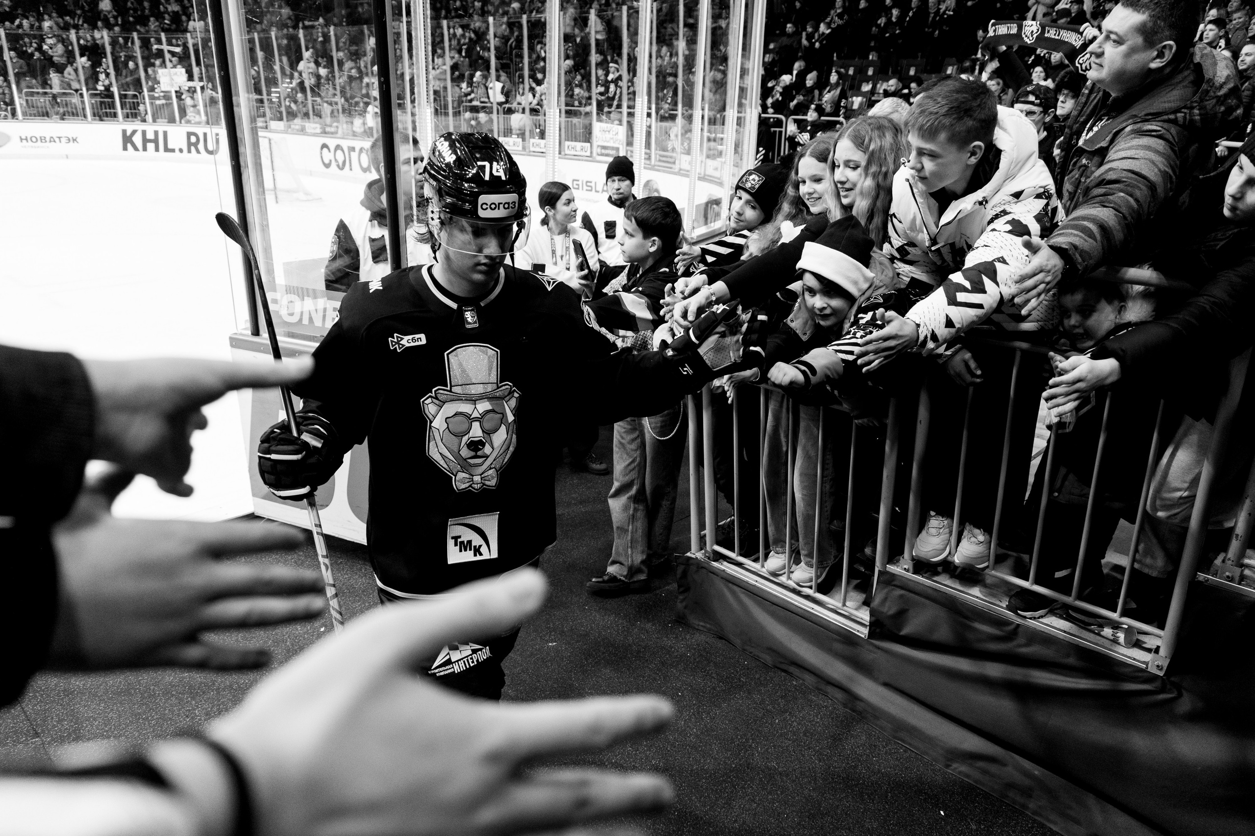 Алексей Потрехалов. Маскот хоккейного клуба «Трактор». Репортажный фотограф Наталья Лапцевич