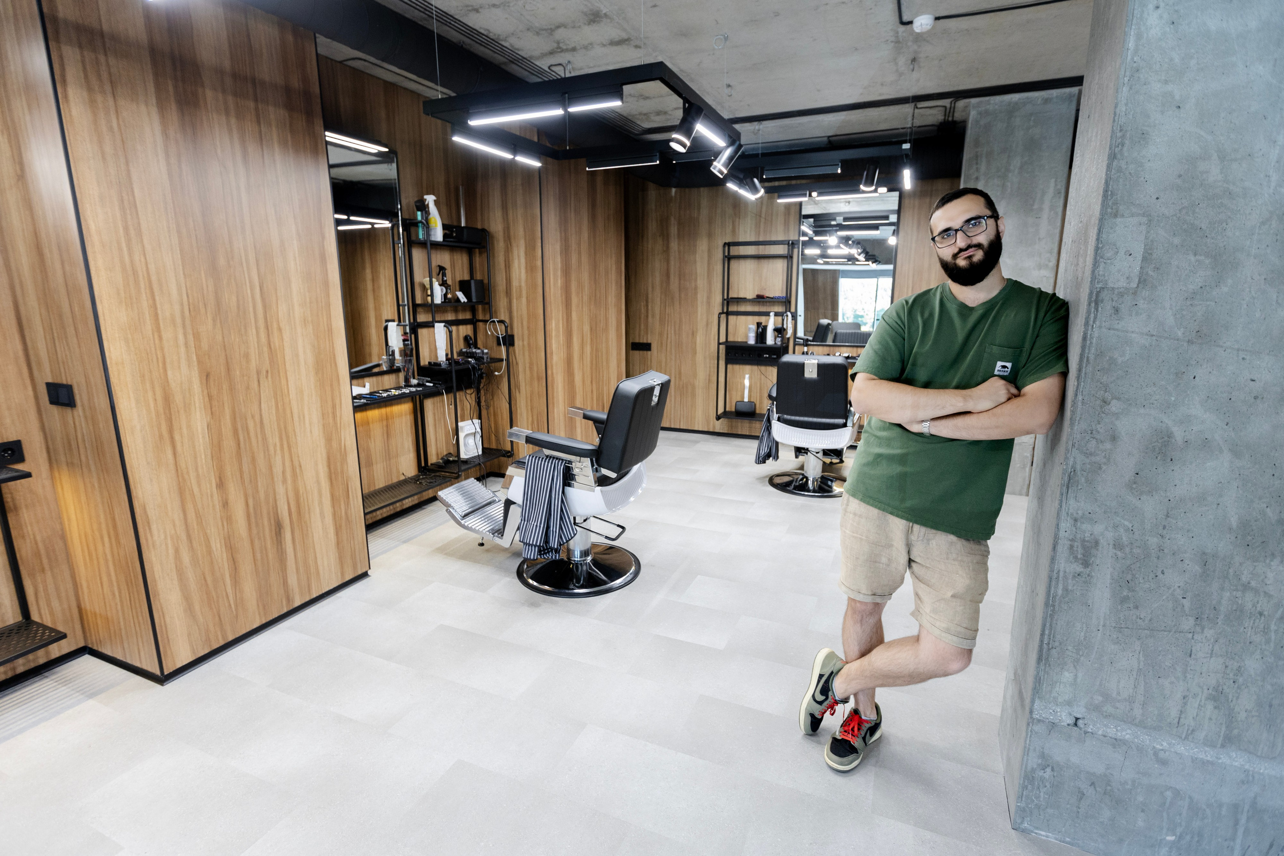 Денис Бирюков. Барбер, священник и учитель. Репортажный фотограф Наталья Лапцевич