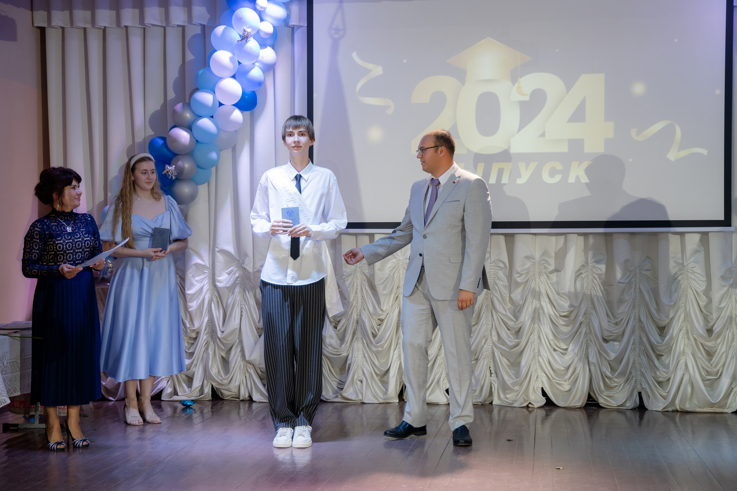 Школьный выпускной 2024 год в Соколе (Минск). Свадебный фотограф в Минске/Беларуси Сергей Спиридонов