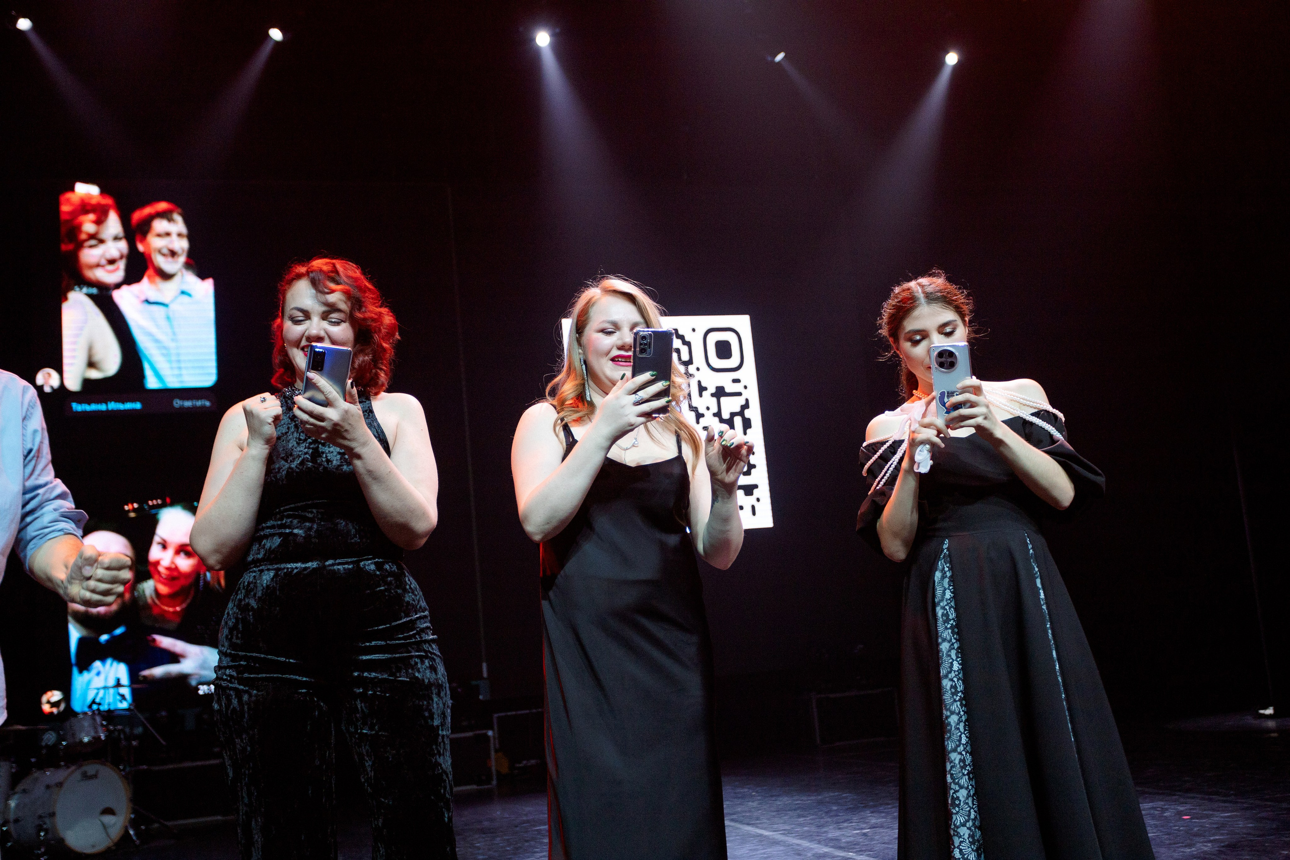 РЕПОРТАЖ: НОВЫЙ ГОД В ДК МЕТАЛЛУРГ. Профессиональный фотограф в Ижевске Леша Петров