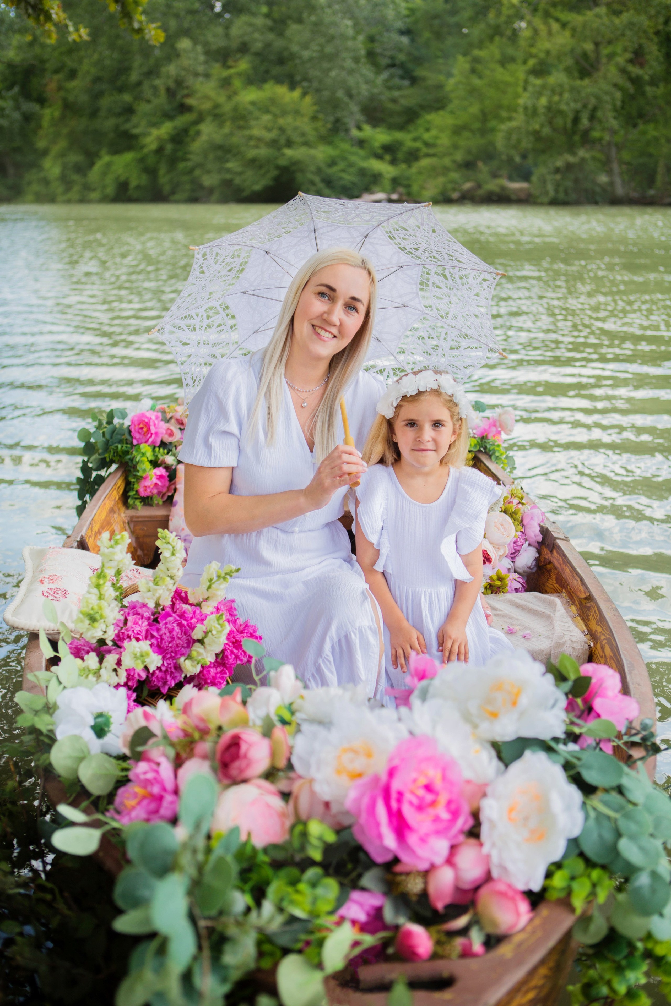 Лодка с пионами. Свадебный семейный и детский фотограф в Краснодаре Карина Федоровская