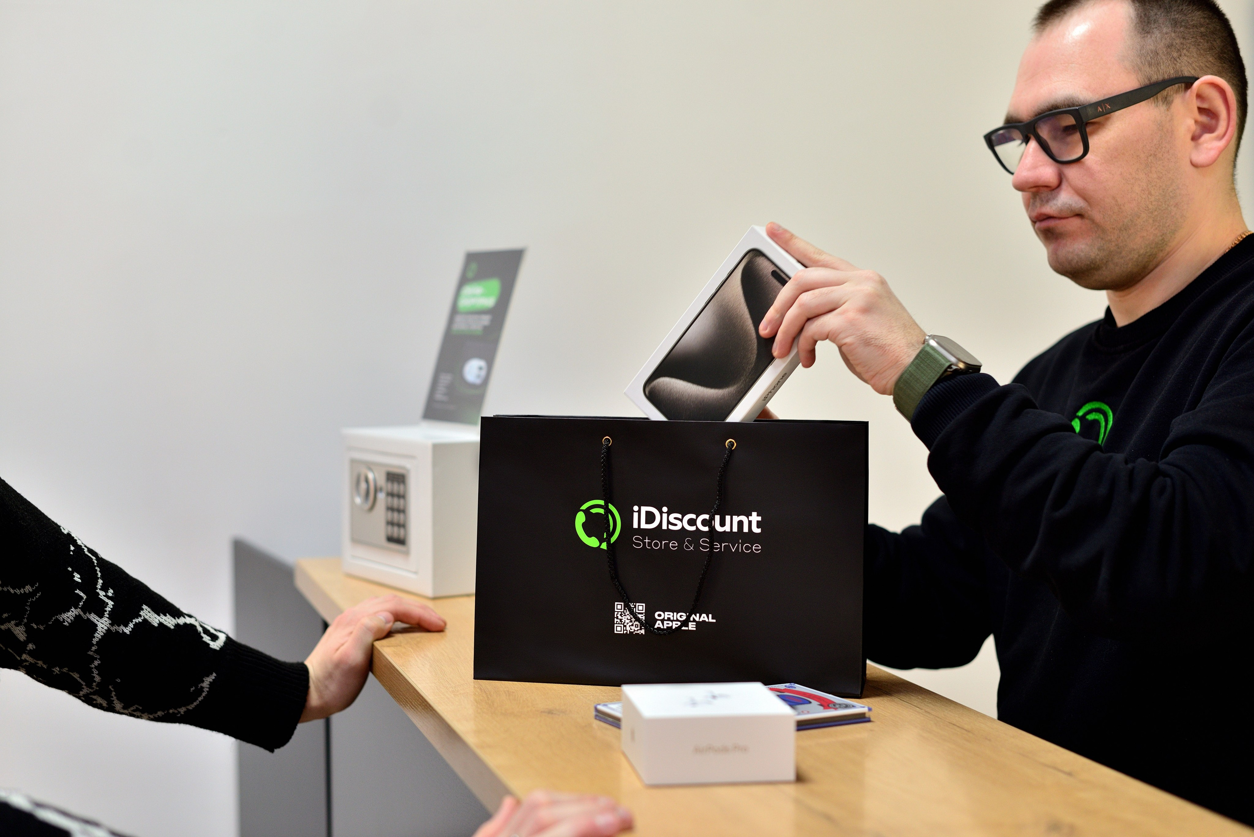 Магазин iDiscount. Фотограф Сергей Сергеев