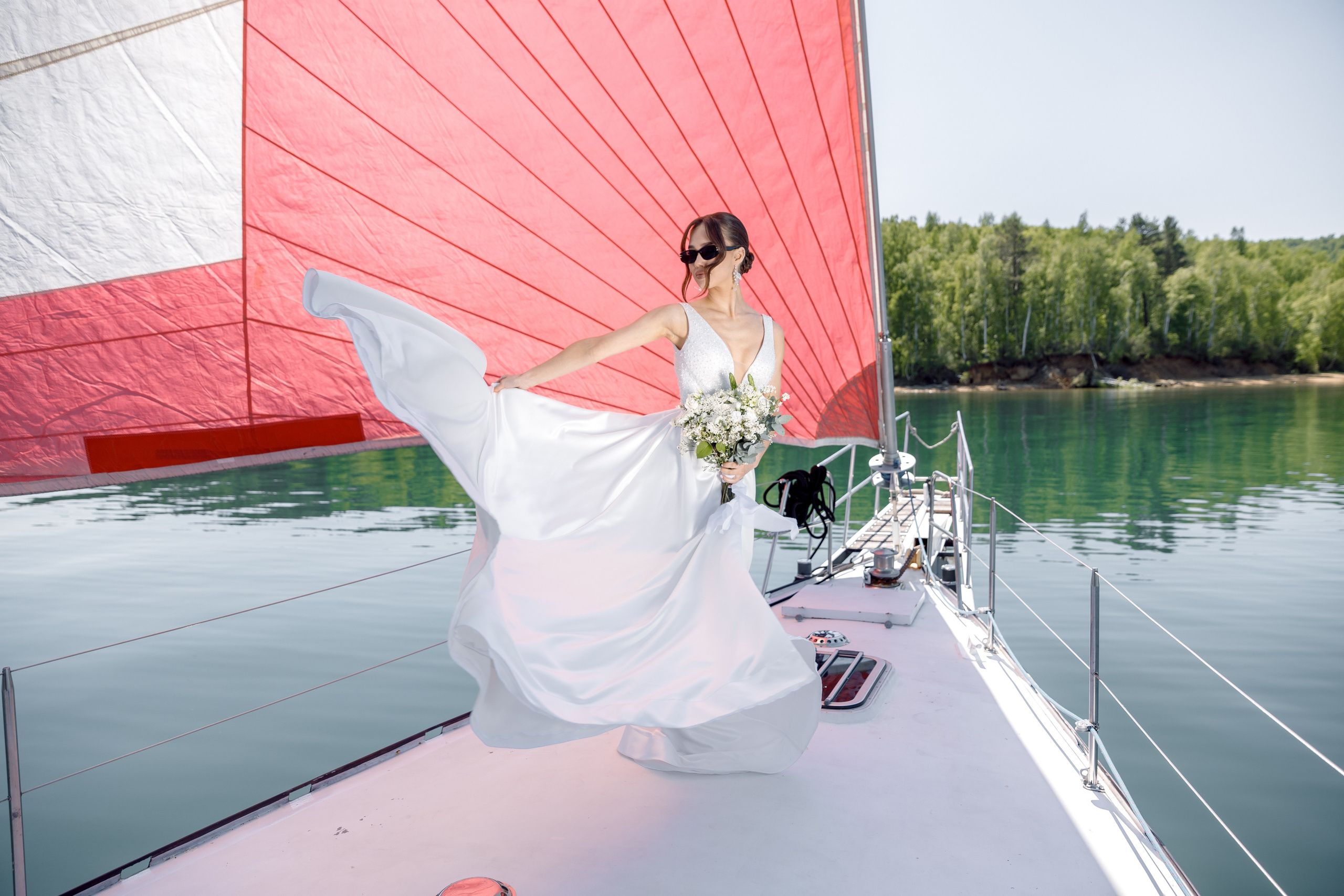 Яхта Омега (Каприз Невесты). Свадебный фотограф Иркутск, репортажный фотограф Иркутск