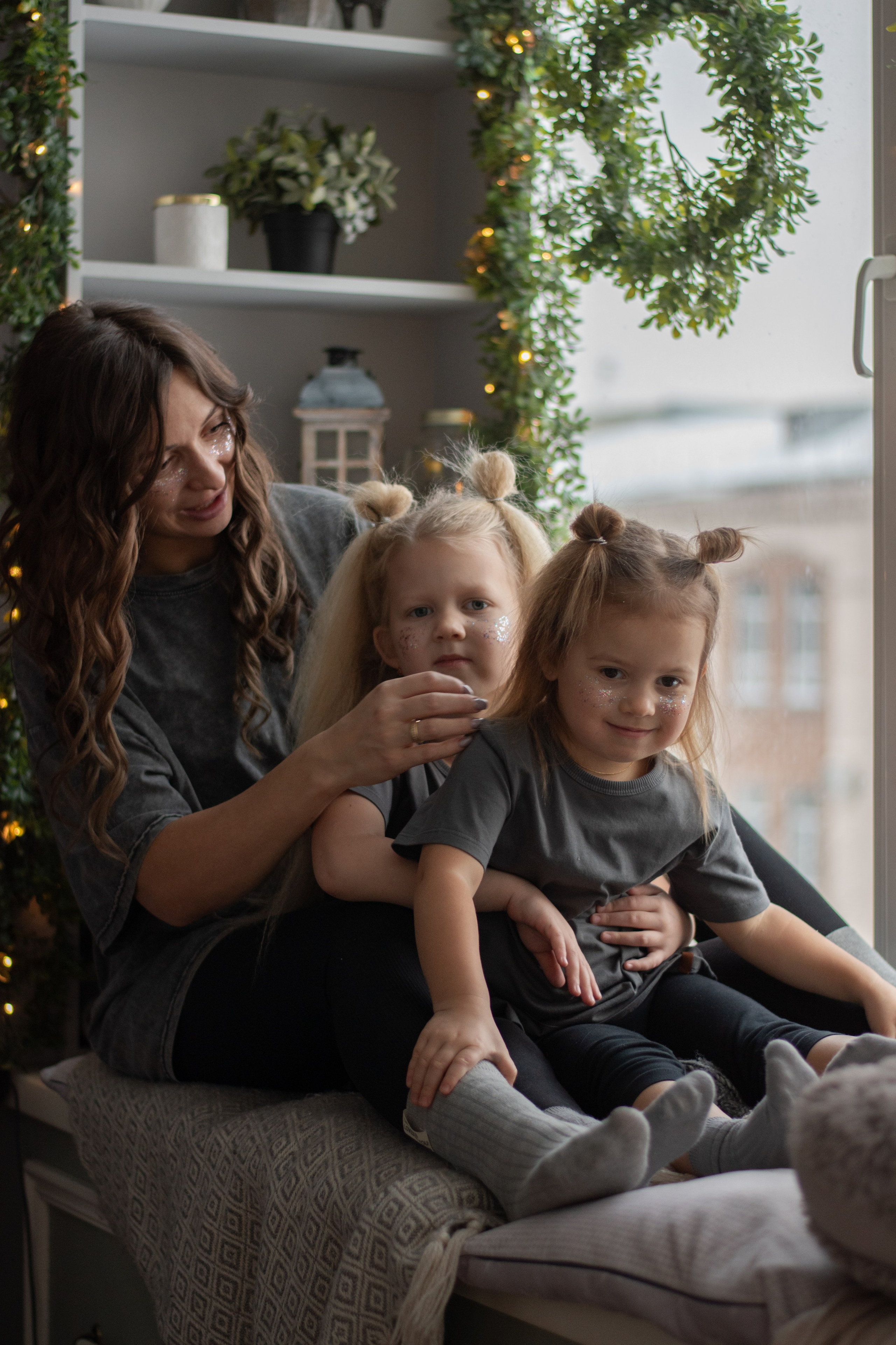 Ксения и прекрасные малышки Милана и Арина. Фотограф в Новосибирске Фальман Полина