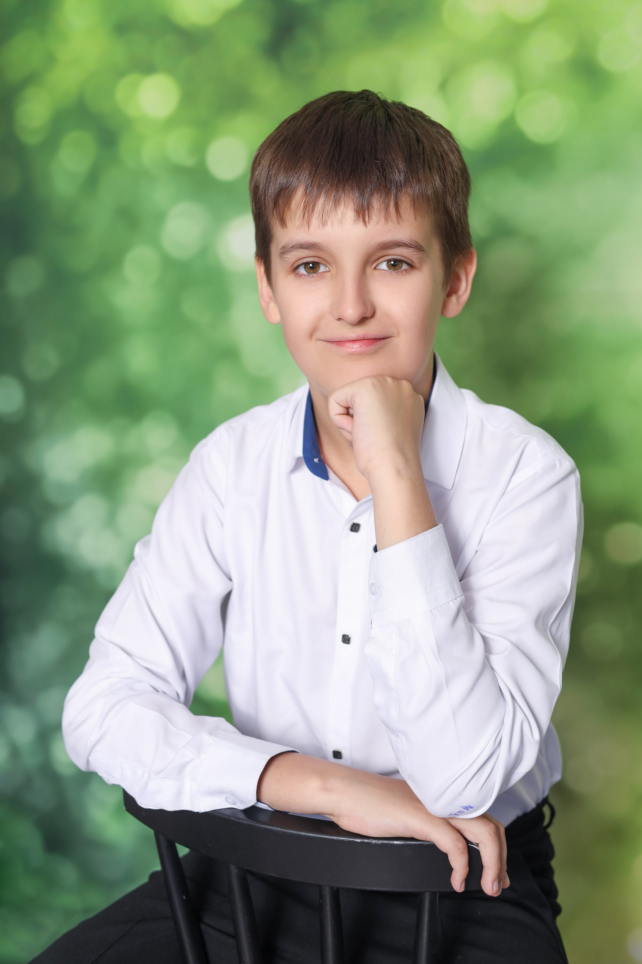 Фон Зеленый. Фотостудия «Стремянка».Фотосессии в детских садах и школах