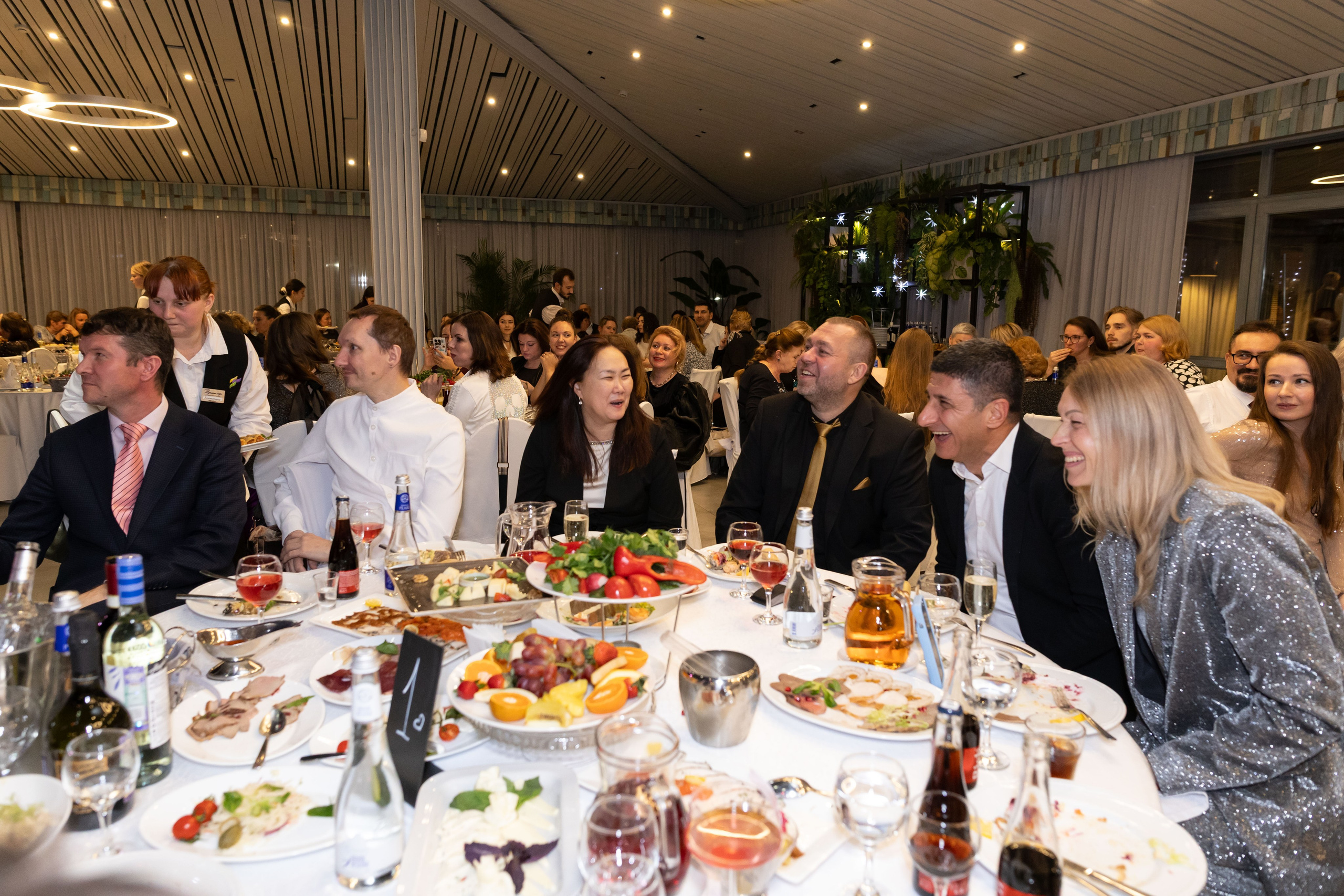 Корпоратив ресторан Времена года Москва. Семейный и детский фотограф Анна Петракова