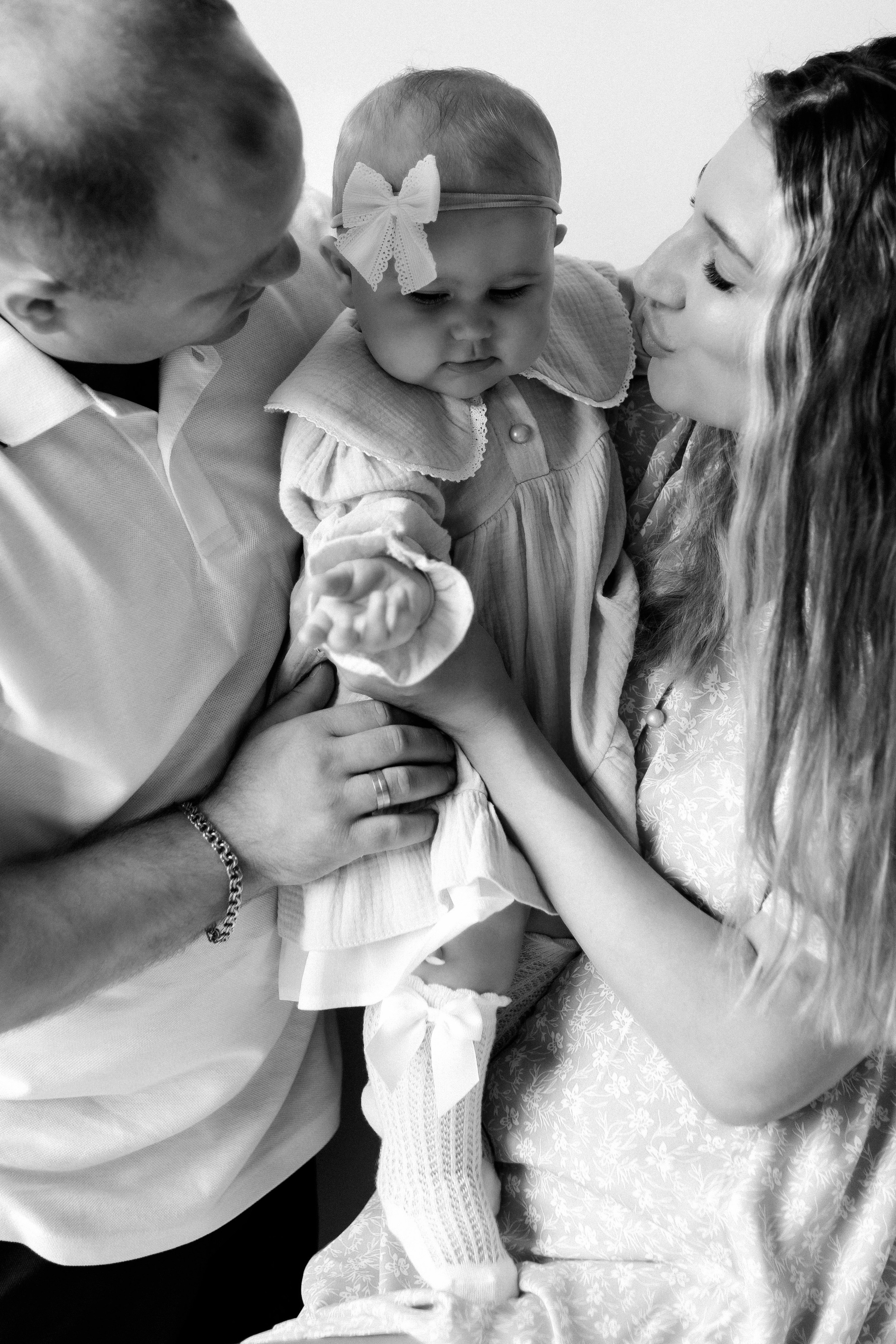 Малышка Алиса с мамой и папой. Фотограф в Челябинске Наталья Епимахова