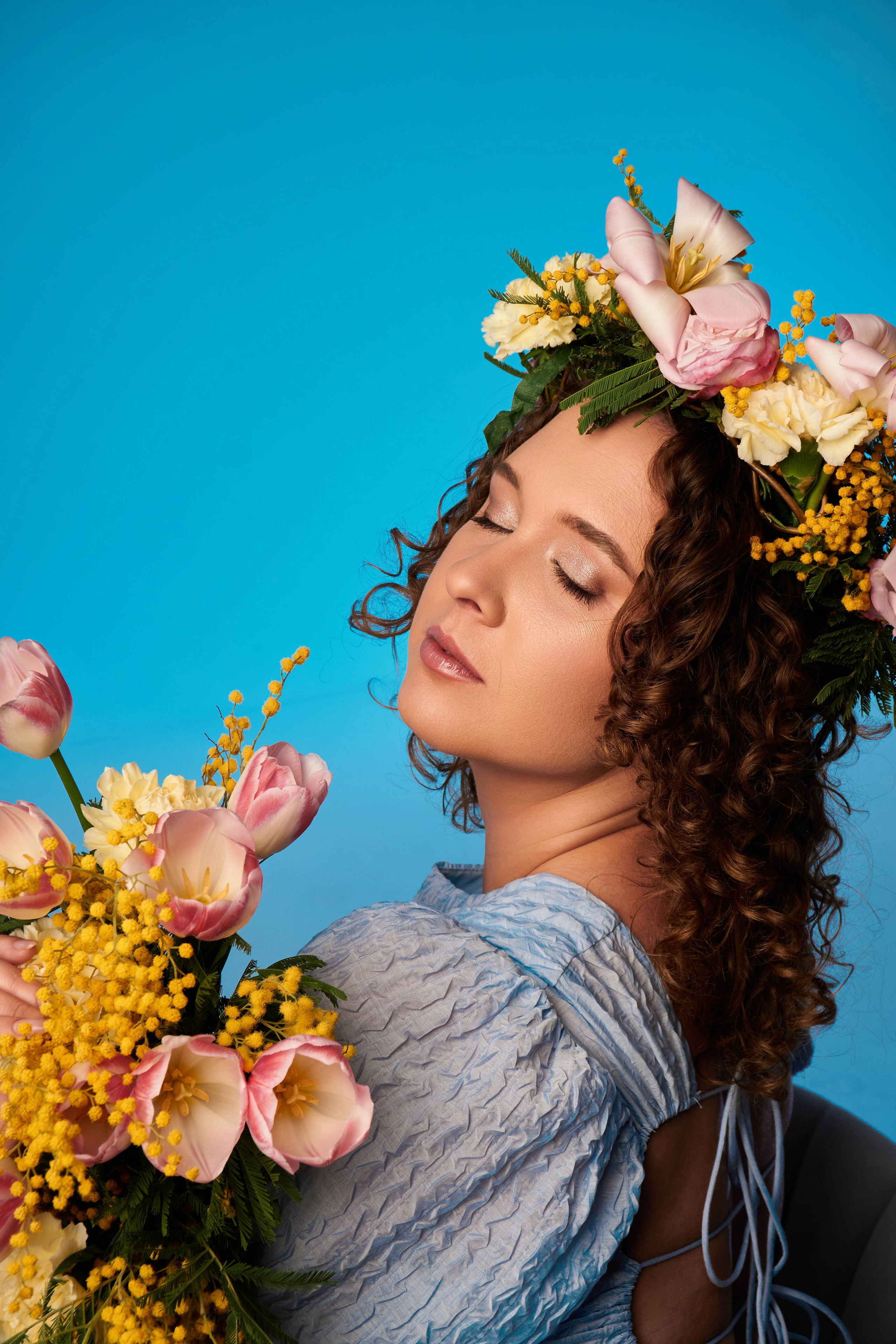 Нежная фотосессия с цветами в Самаре.