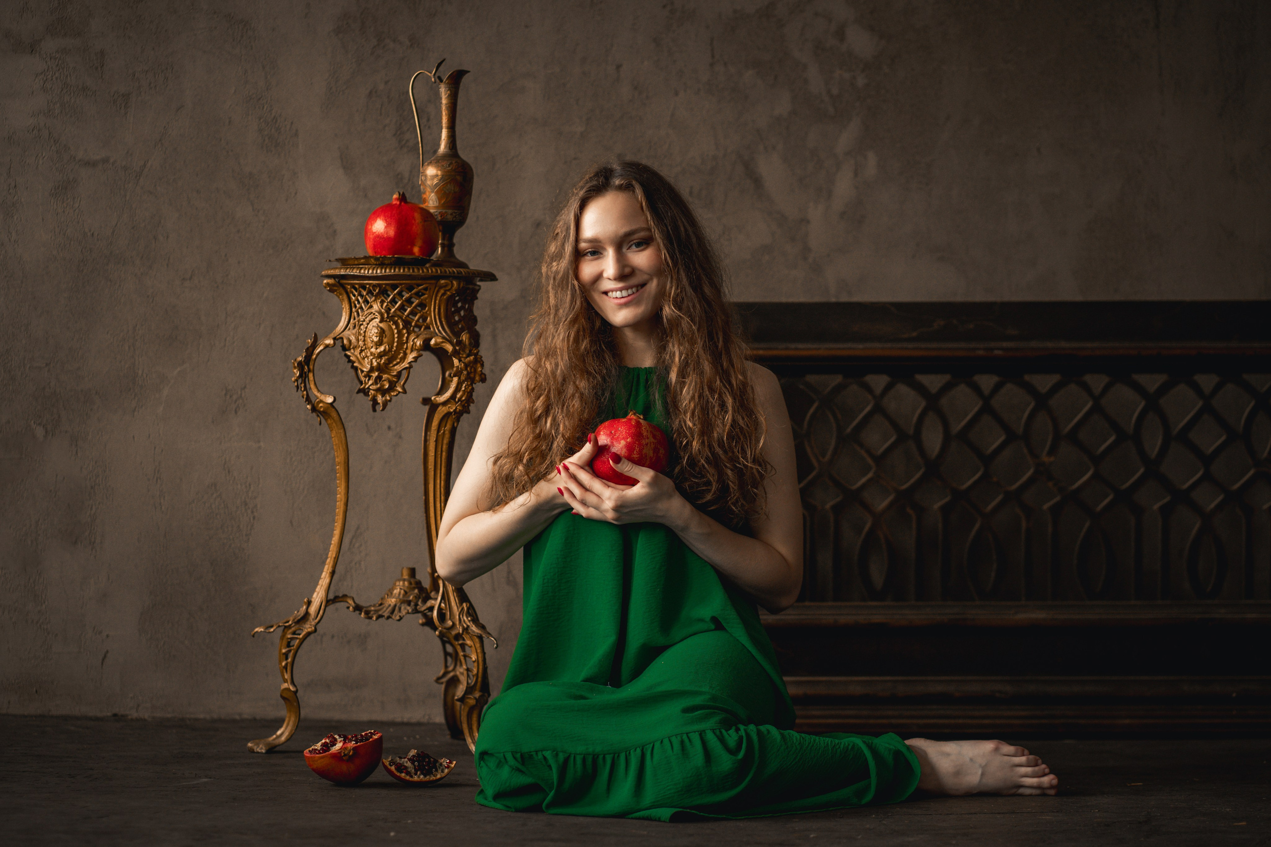 Девушка с гранатом. Фотограф Мария N Екатеринбург