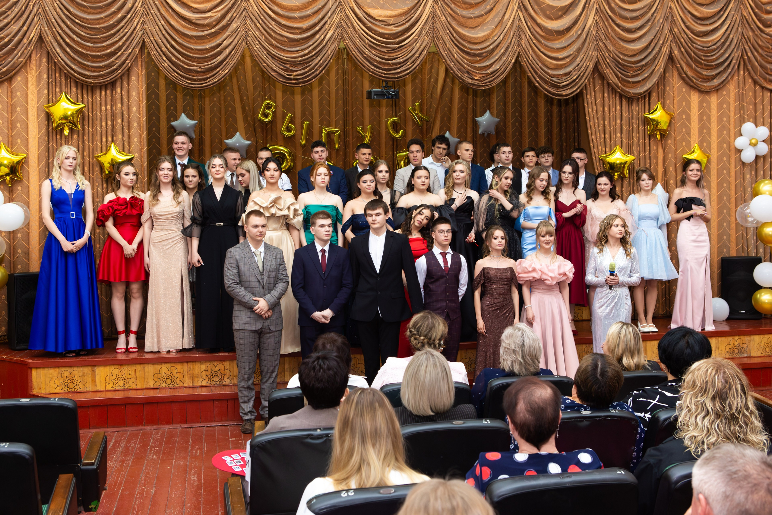 ВРУЧЕНИЕ ДИПЛОМОВ 2025 9 ШКОЛА Г.МЦЕНСК. Профессиональный фотограф в Мценске и Орловской области