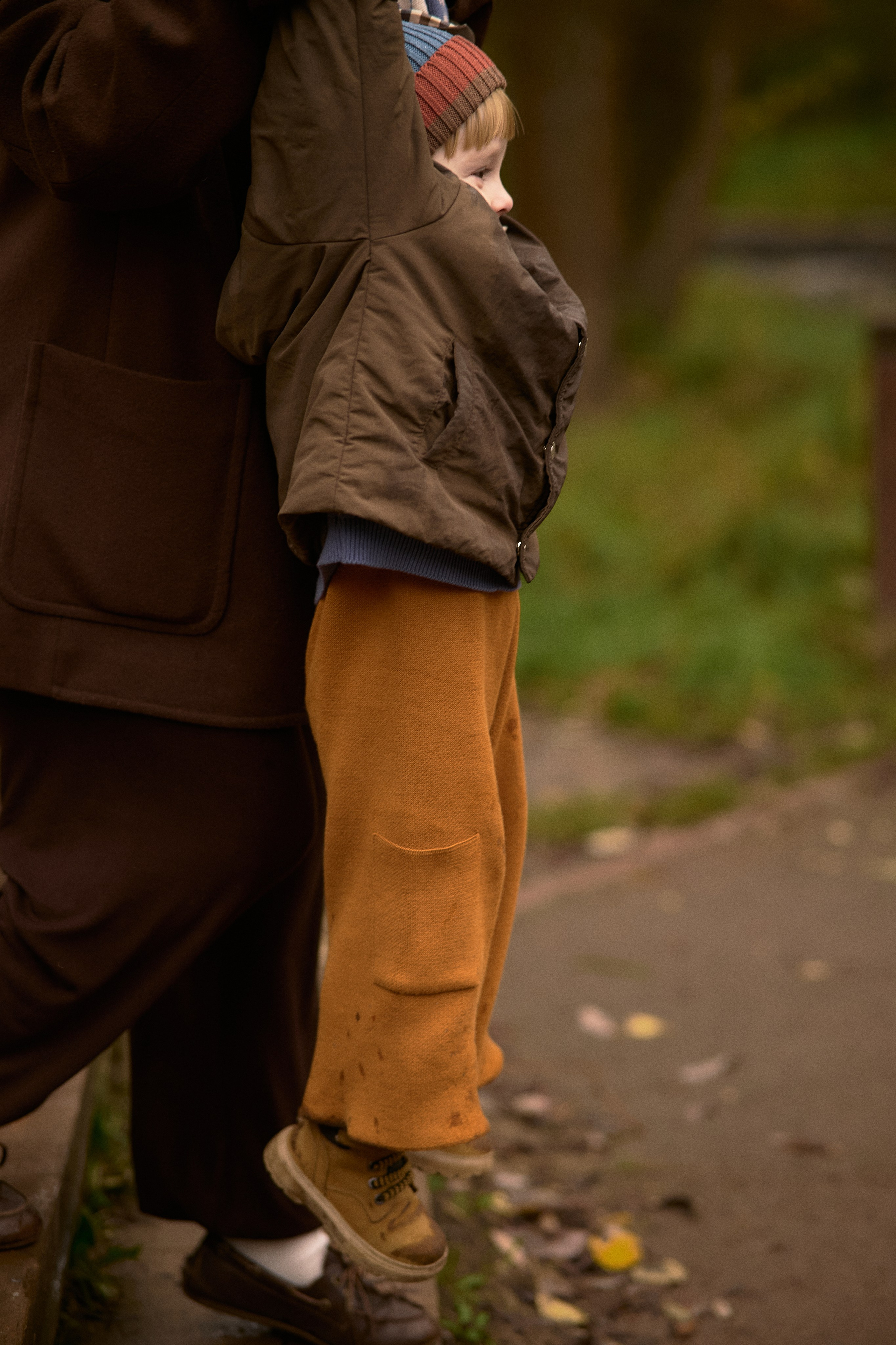 Света и Илюша под дождём. Семейный и свадебный lifestyle-фотограф в Москве Мария Петрова