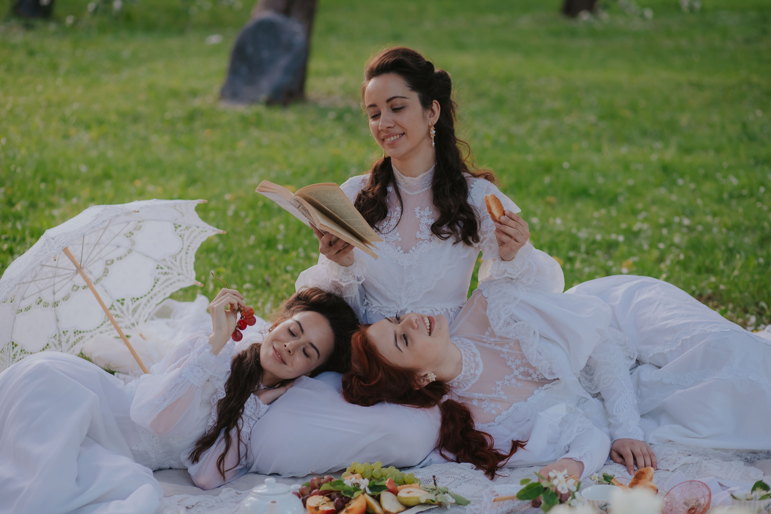 Яблоневый сад. Художественная винтажная фотография