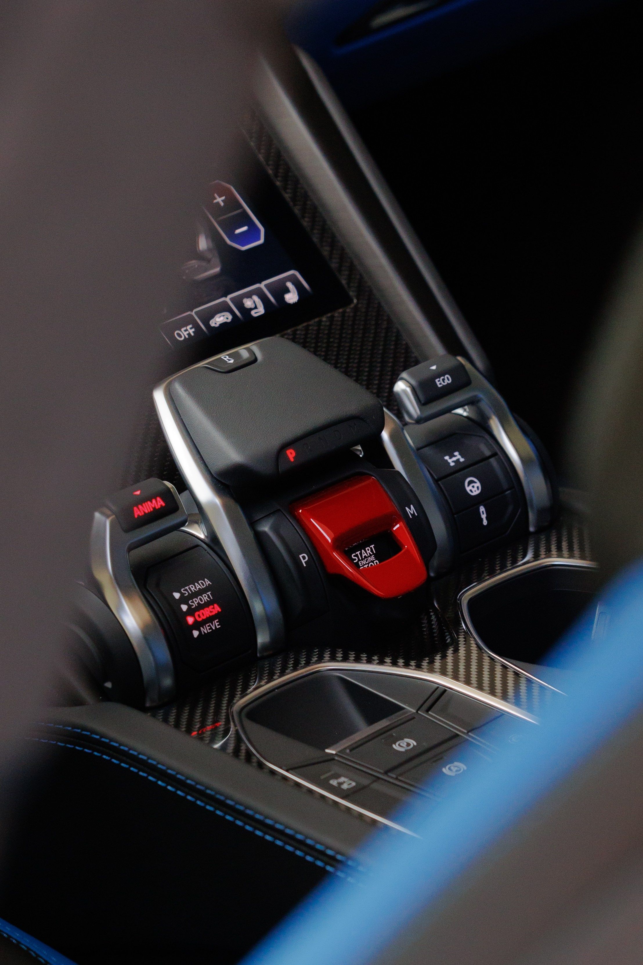 Lamborghini Photoshoot in Dubai — Luxury Car Photography. Evgen Yatsenko — Photographer in Dubai