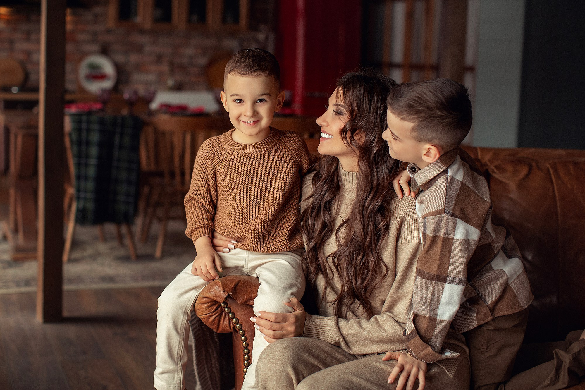 Студийная съемка мамы с сыновьями. Tatyana Nadezhdina Family photographer