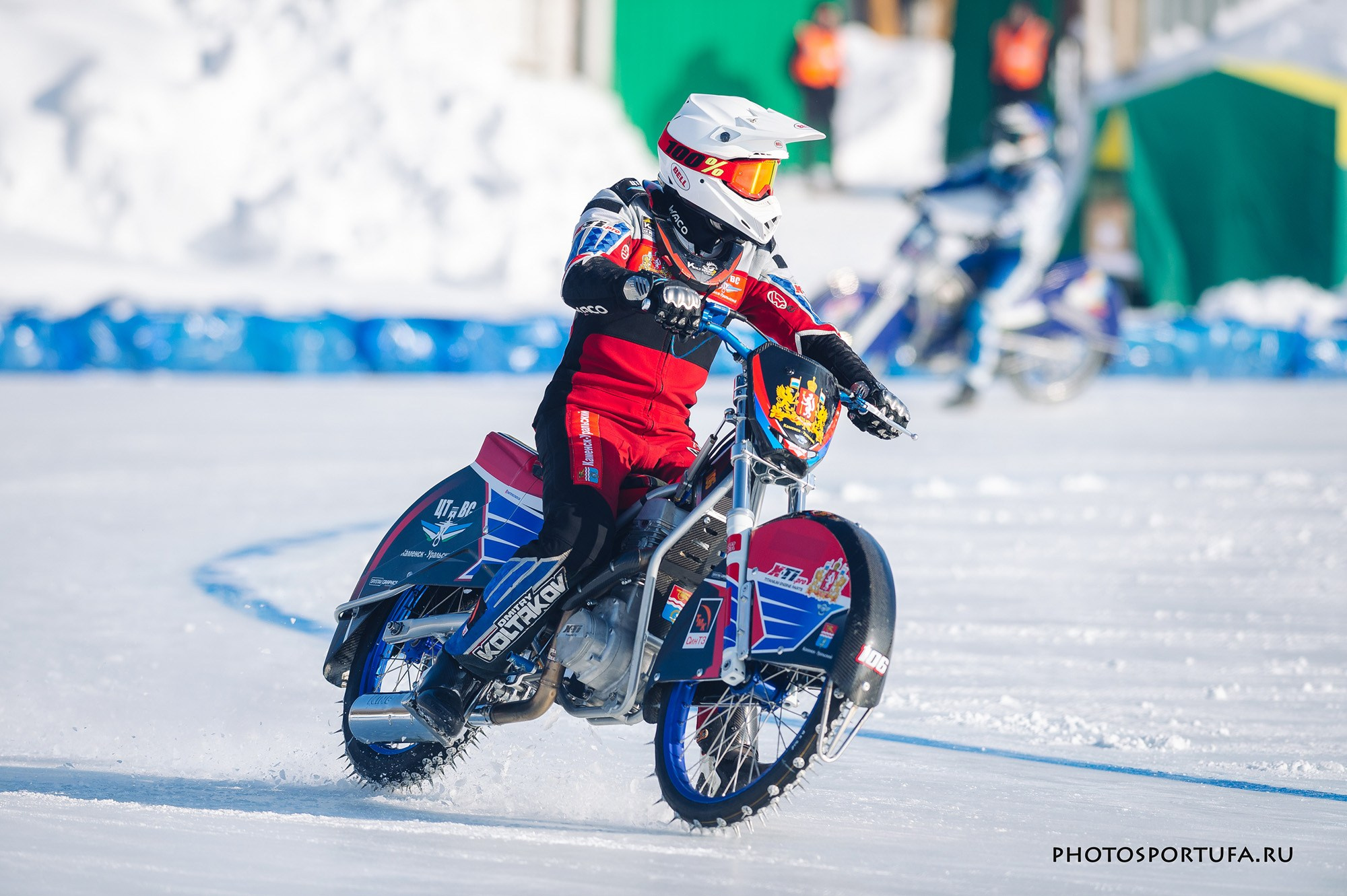 Мотогонку на льду. Спортивный фотограф в Уфе Евгений Буров