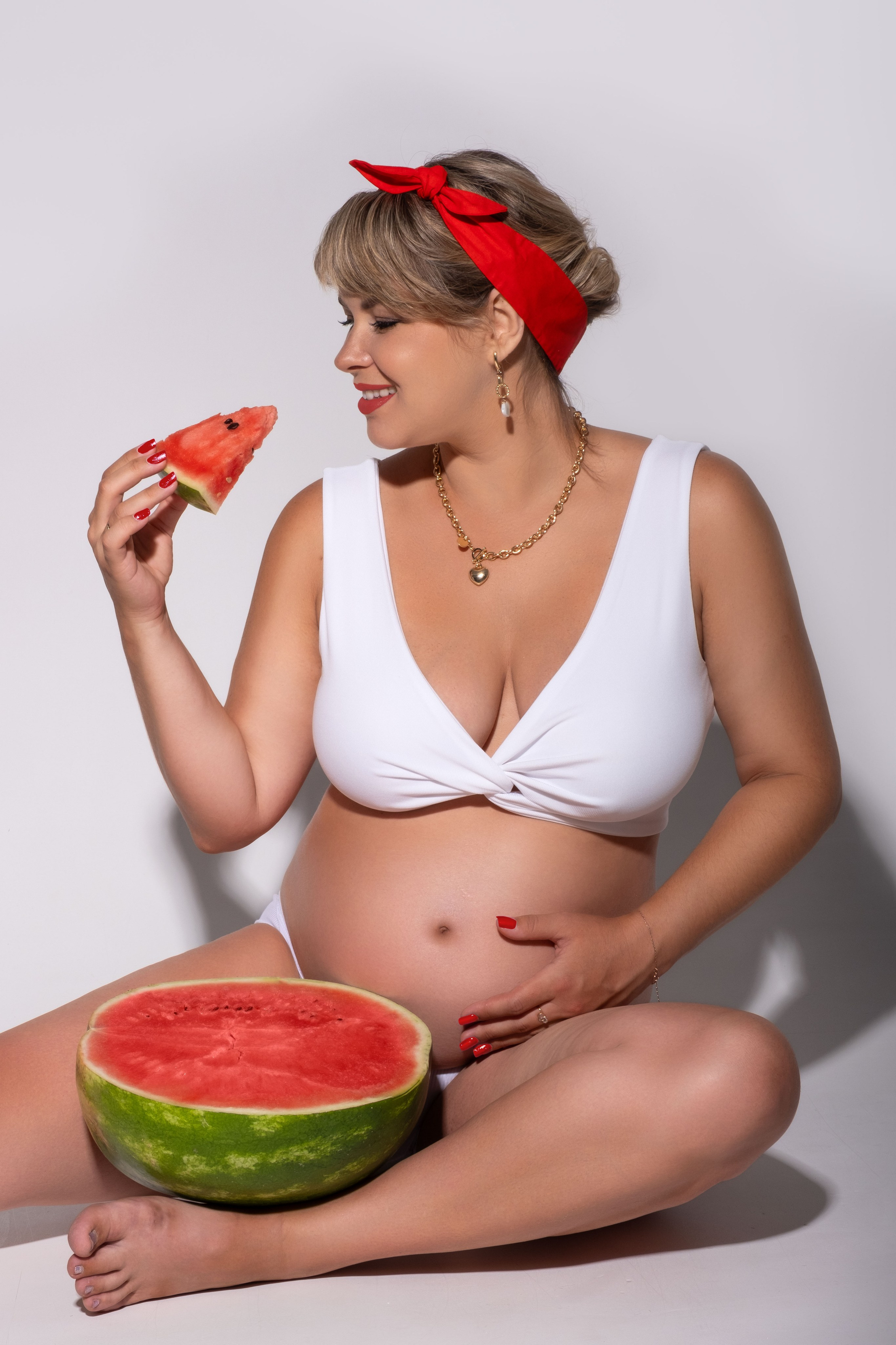 Беременность. Студия. Фотограф беременности Демочкина Елена