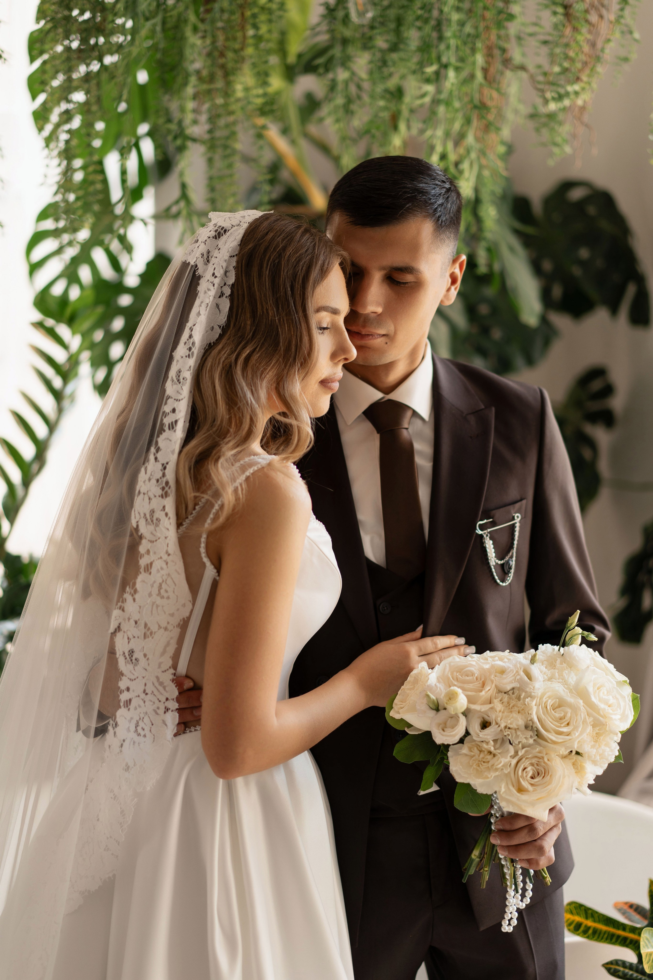 Свадебная фотосессия в интерьере, студия. Главная