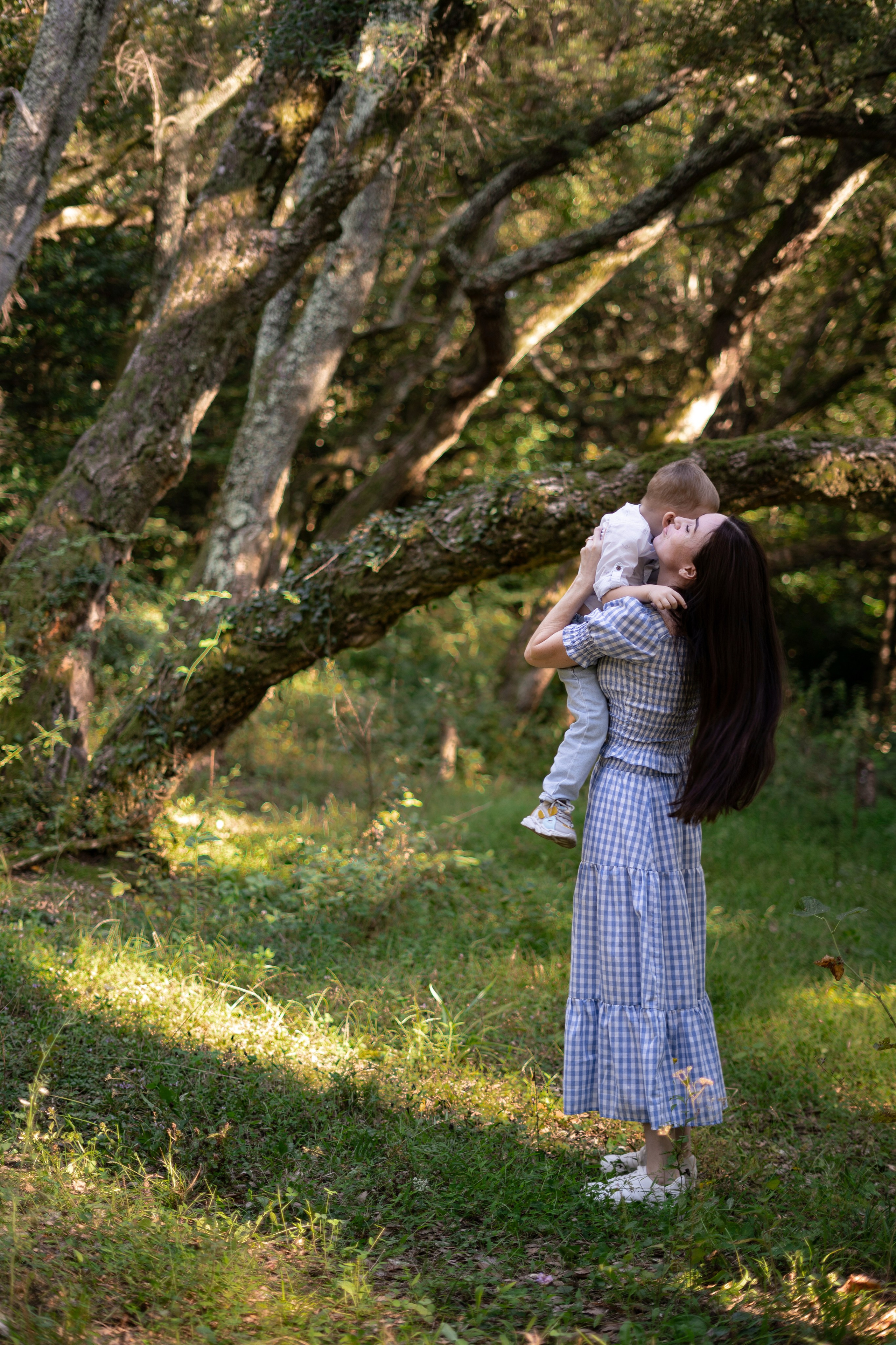 Семейная фотосессия в лесу у озера. Профессиональный Фотограф в Сочи Марина Ситкина
