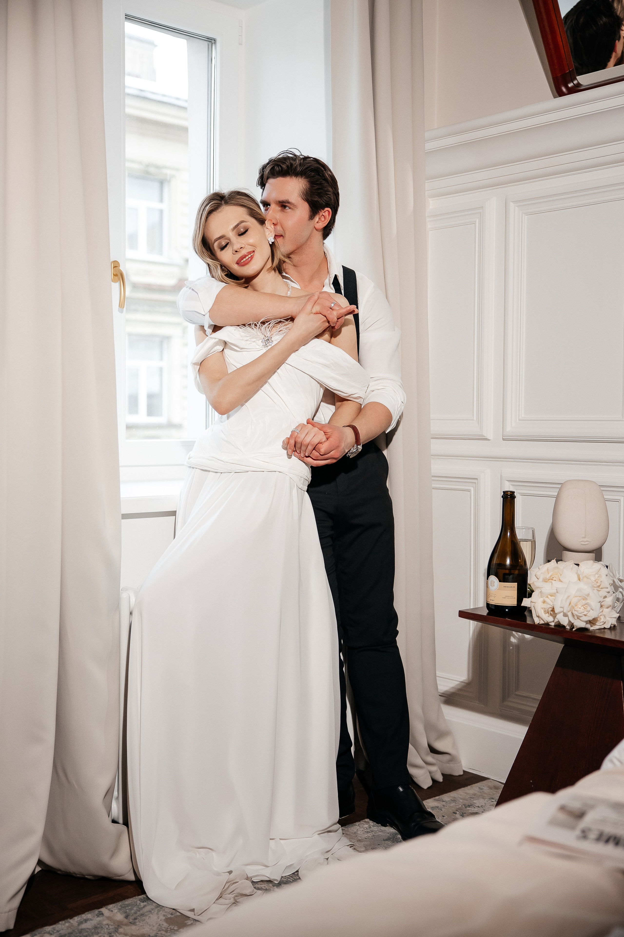 Утро жениха и невесты в отеле. Свадебный и семейный фотограф в Москве Красинская Мария