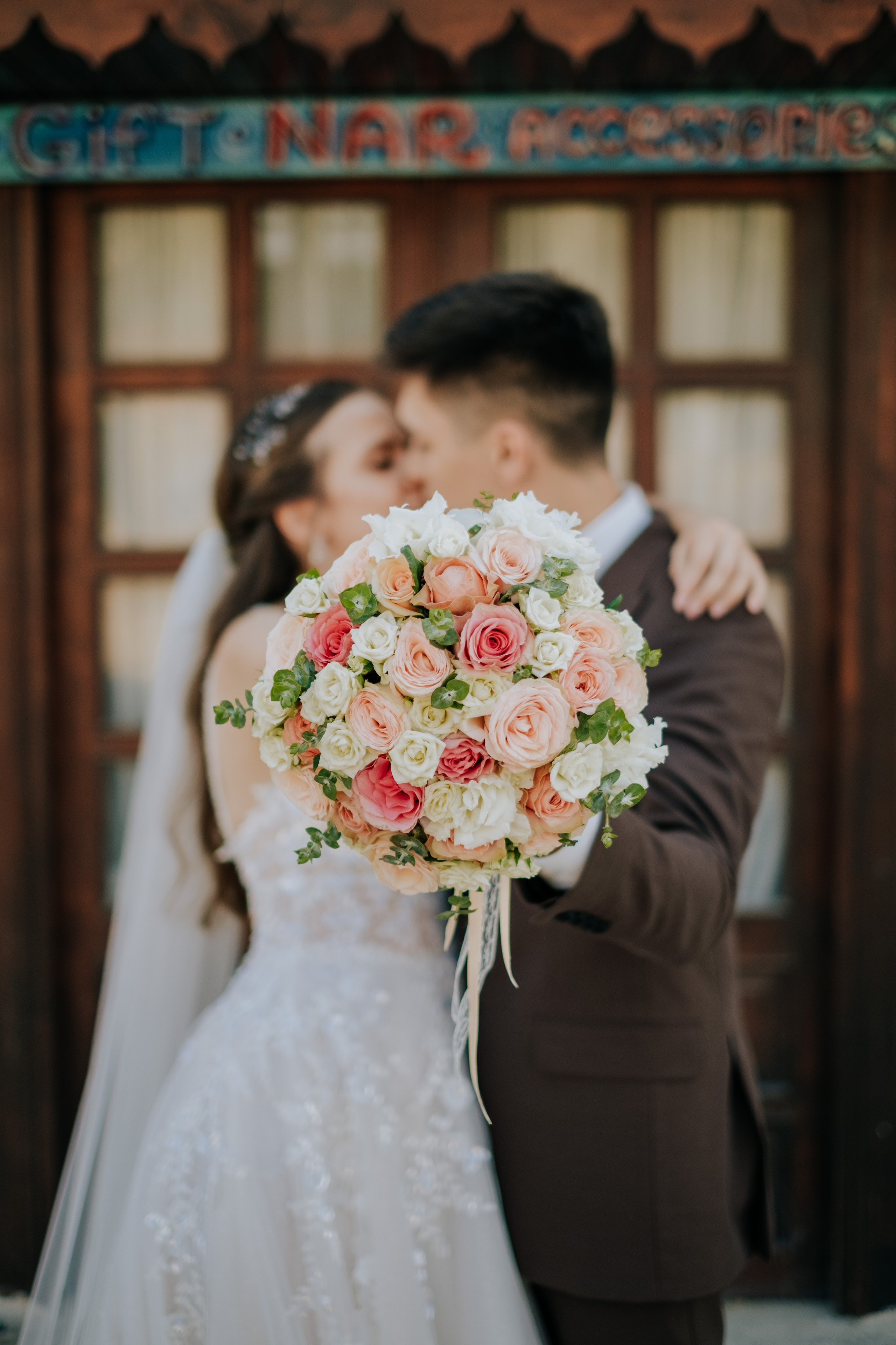 История Элины и Амира