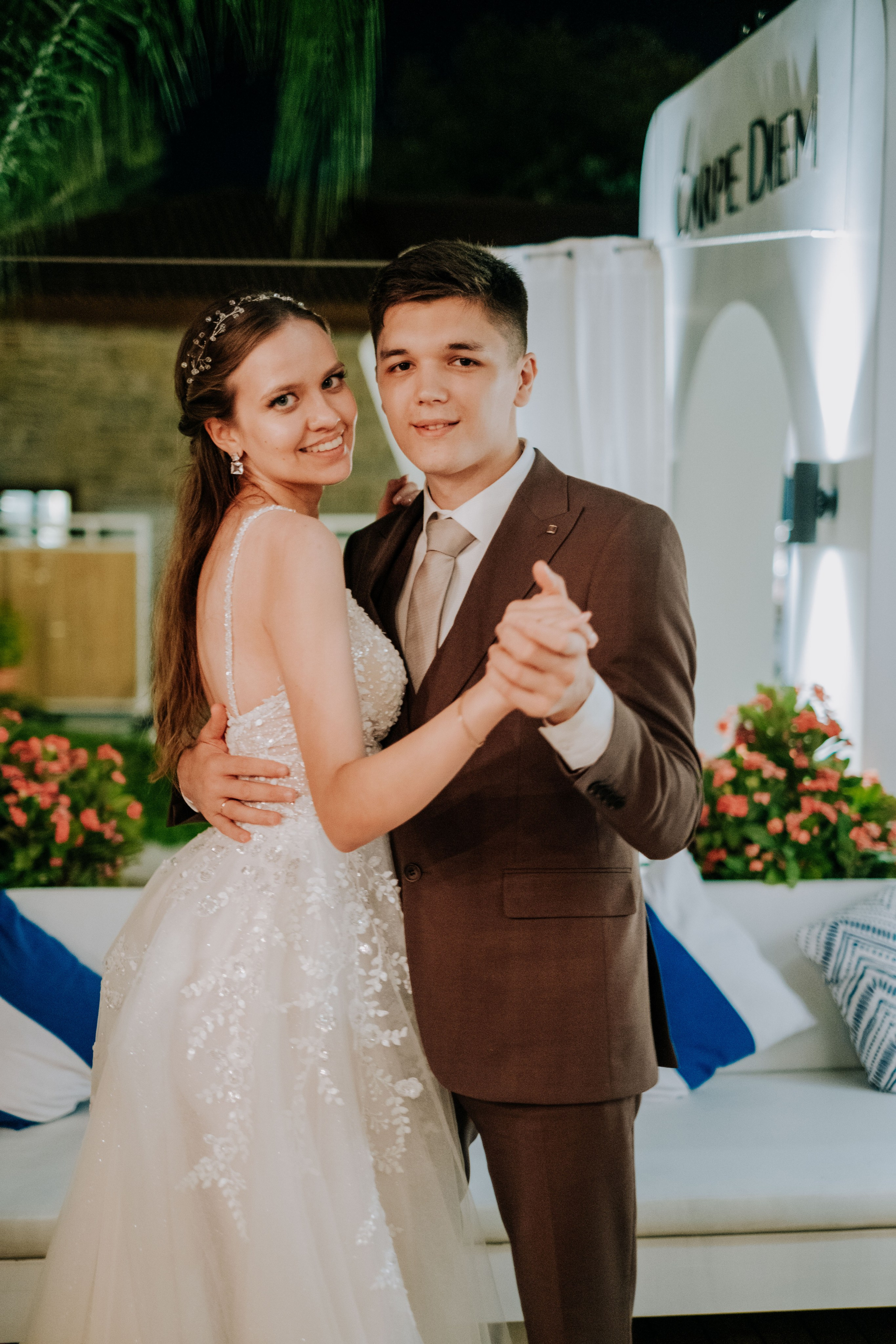 История Элины и Амира