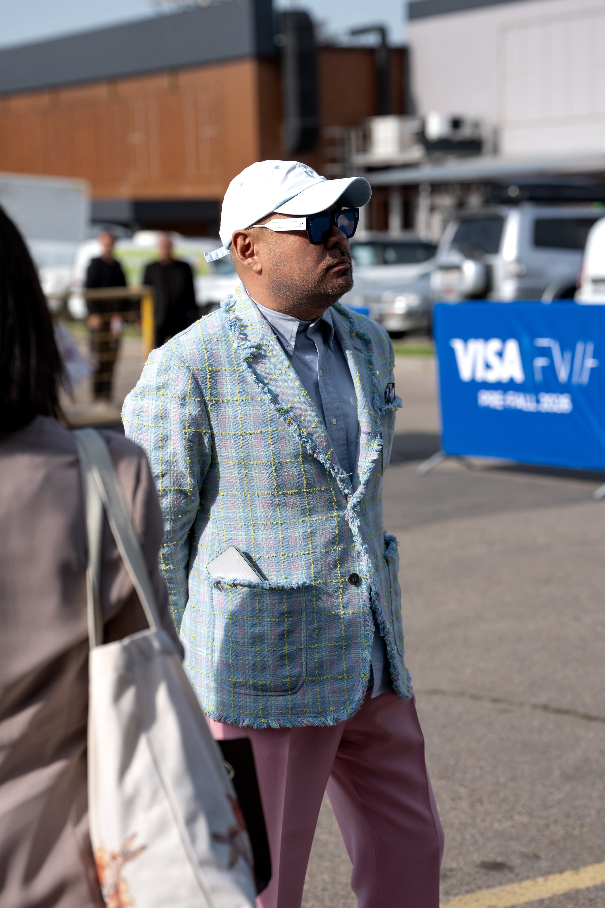 Visa Fashion Week Almaty Pre-Fall 2026 April StreetStyle Day 1. Сайт Алматинского НЮ АРТ, будуар и фэшн фотографа Дениса Карпенко