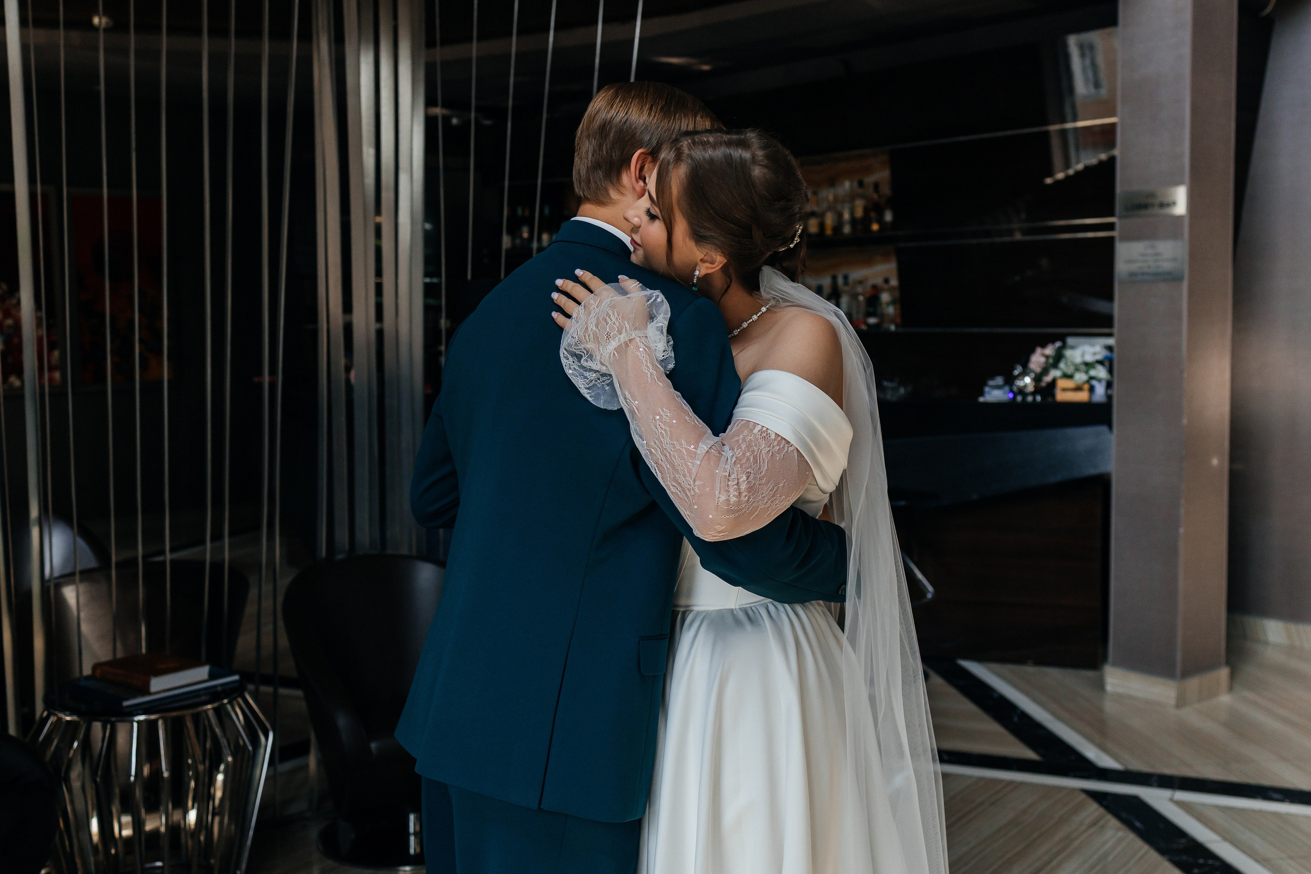 Свадебная прогулка на корабле. Олег Сверчков | Свадебный фотограф Вологда