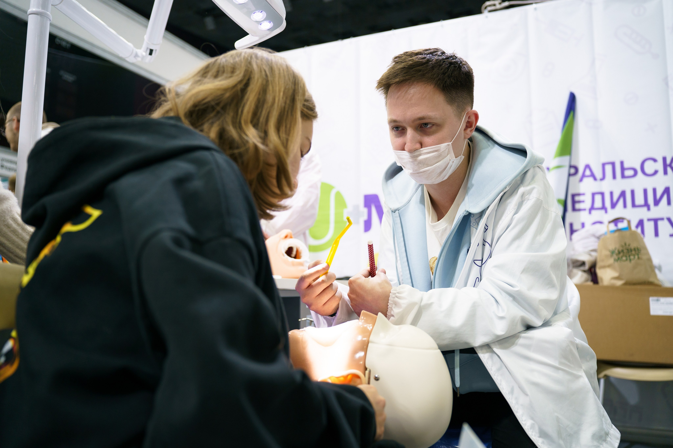 Выставка Абитуриент. Видеограф и Фотограф в Челябинске Ксения и Владимир Рюмины