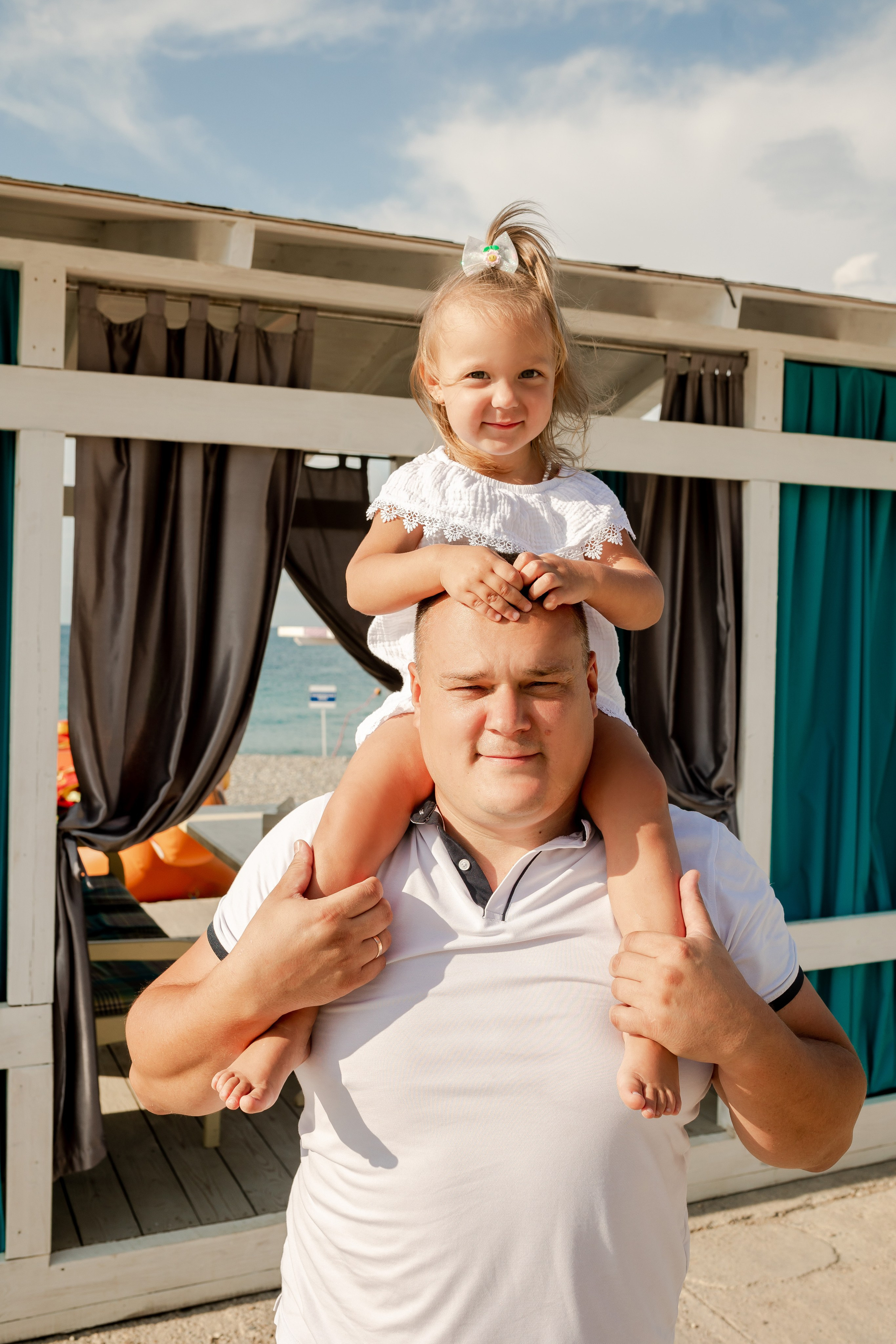 Анастасия и Максим с дочками. Фотограф в Геленджике, Архипо-Осиповке, Абрау-Дюрсо, Кринице Виктория