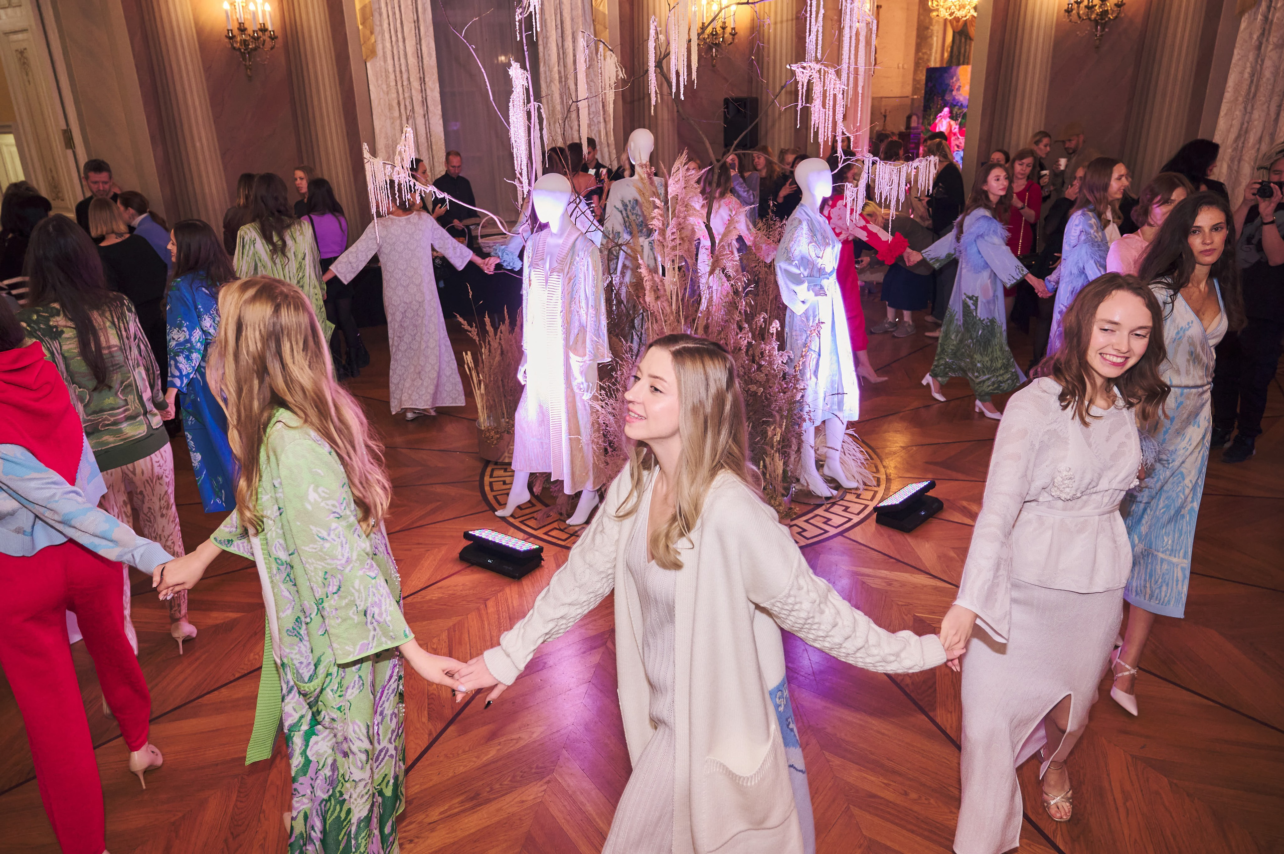 21.09.22 Люблино — Показ коллекции платьев. Никита Хохловский фото и видео продакшн