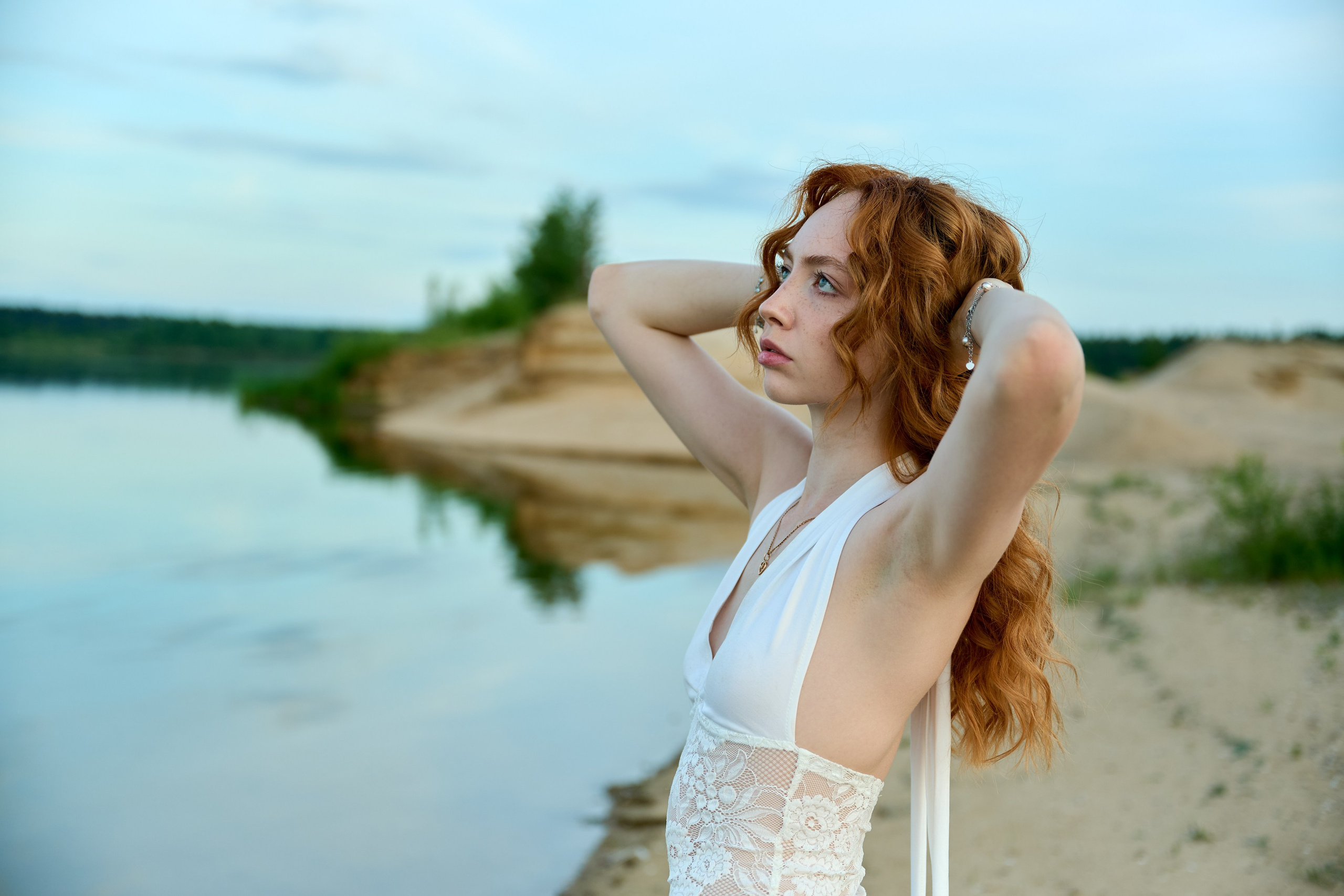 Женская фотосессия на природе в Твери — тихая съёмка в карьерах