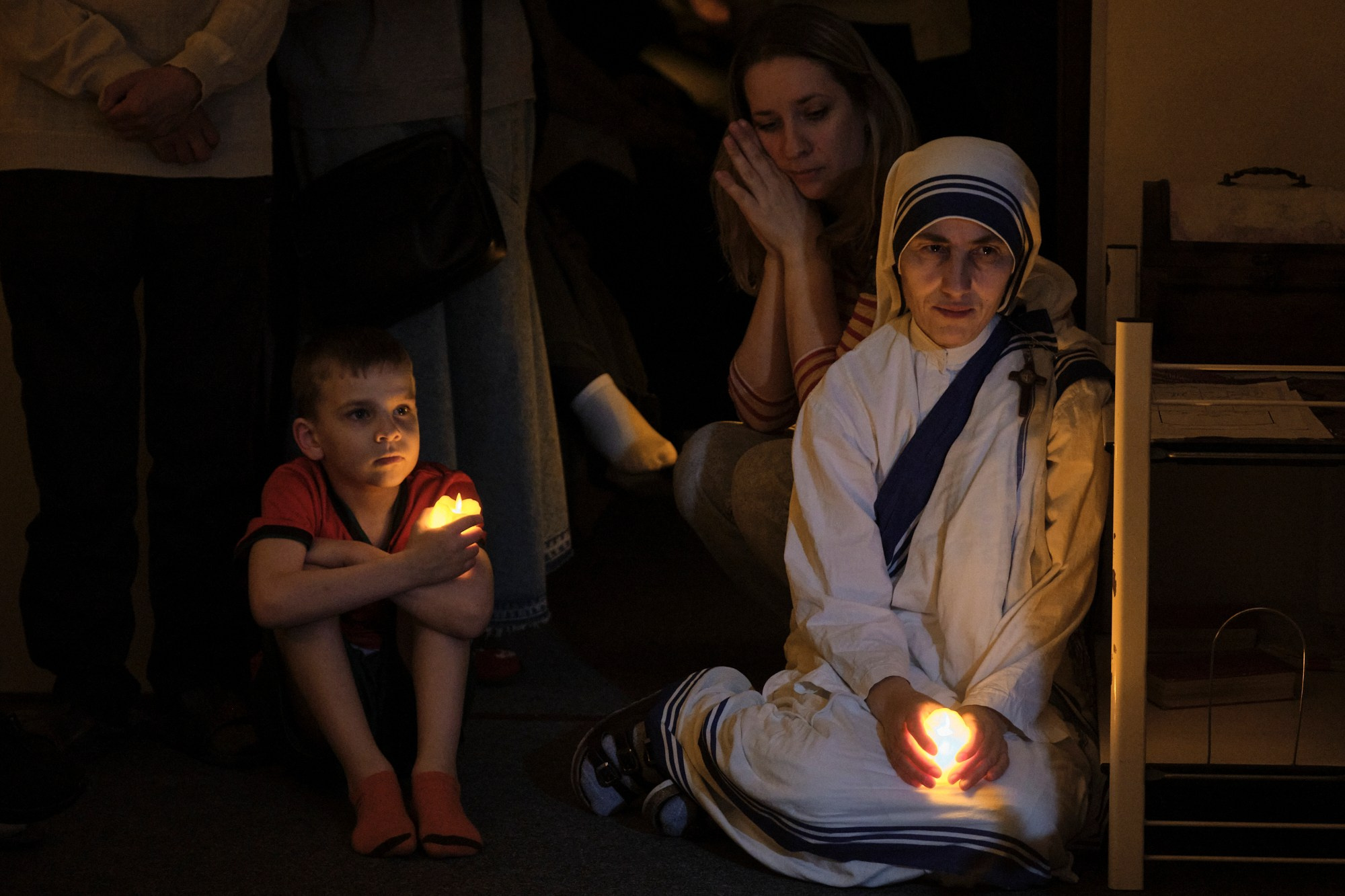 Никита Гольцов фотограф; Пасхальная служба у католиков; Пасха; Репортажный фотограф в Томске;