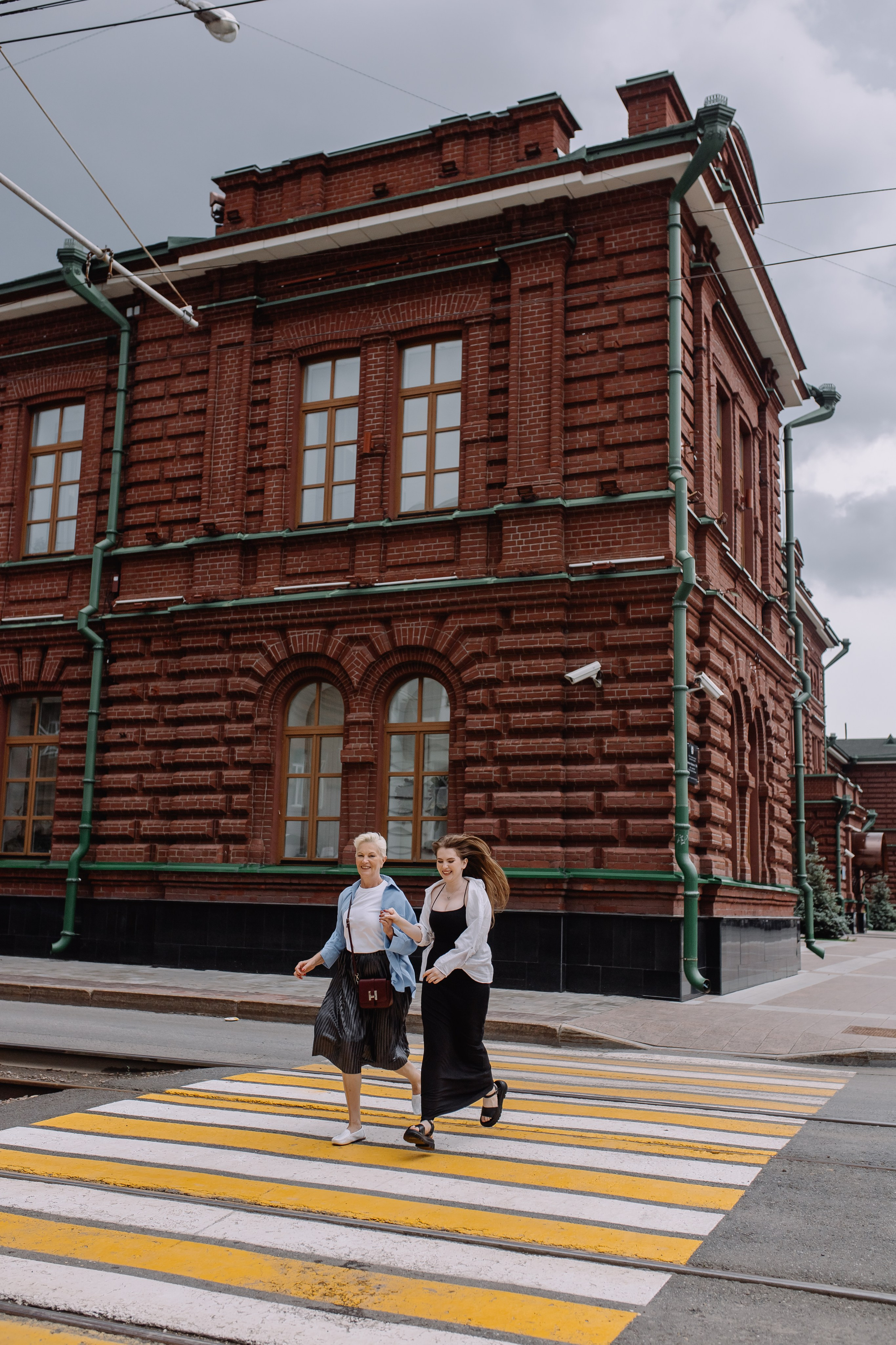 Прогулка Аси с мамой. Женский и семейный фотограф в Томске Алиса Качан