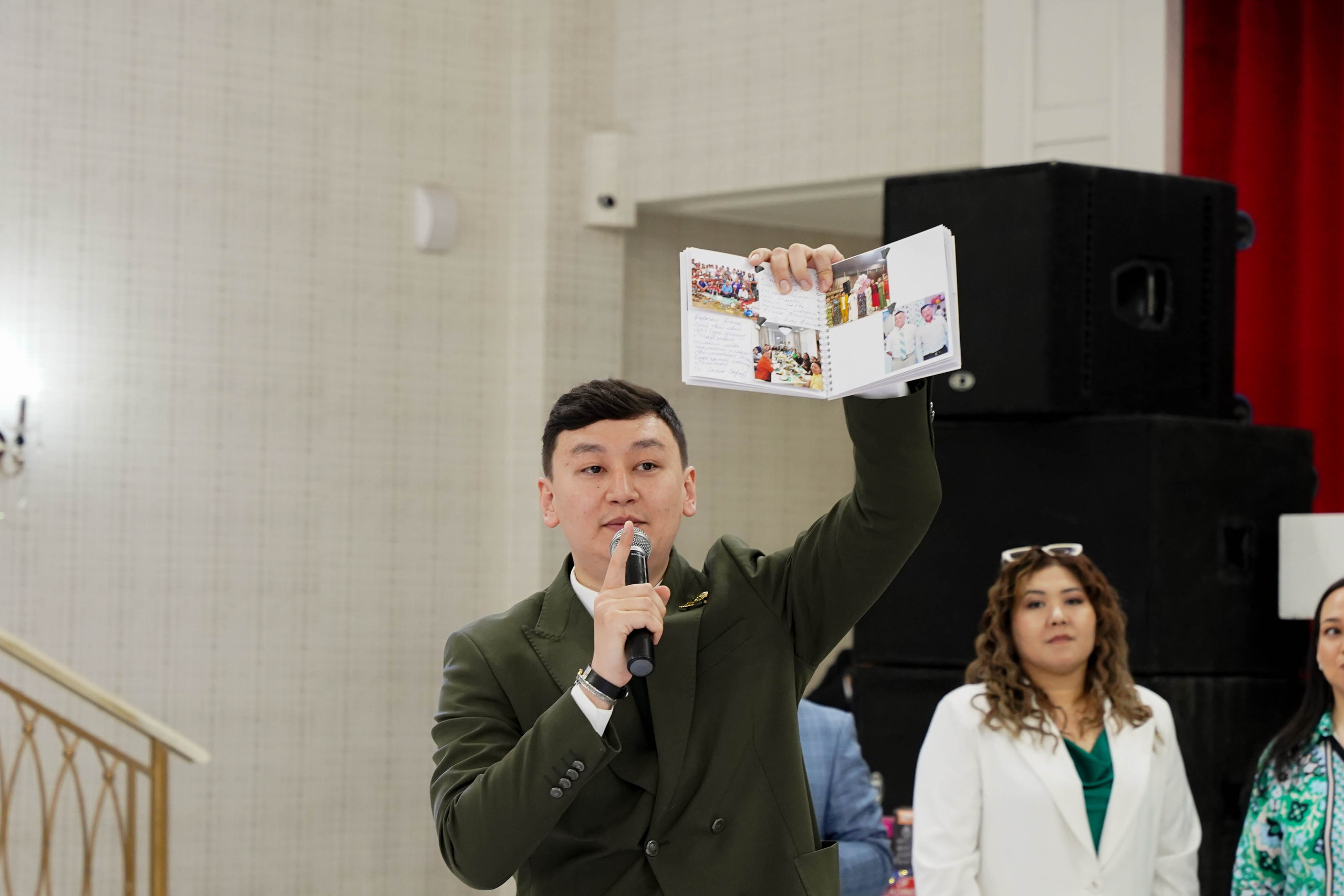 Dana uzatu. Фотограф Ернар Ержанов