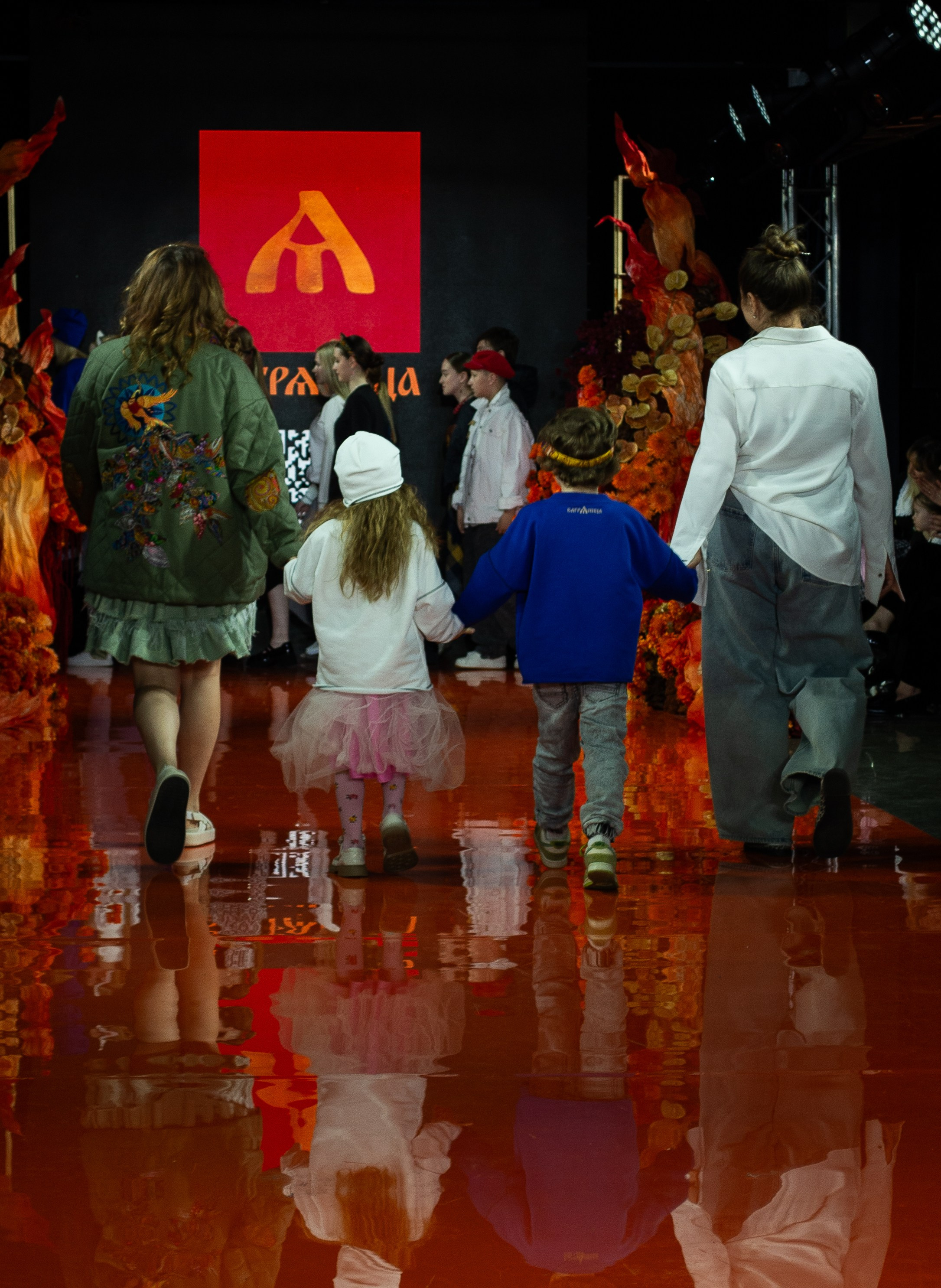 Показ Volga Fashion Week 2025. Victoria Radjevna Репортажный Фотограф — Видеограф Москва • Санкт-Петербург