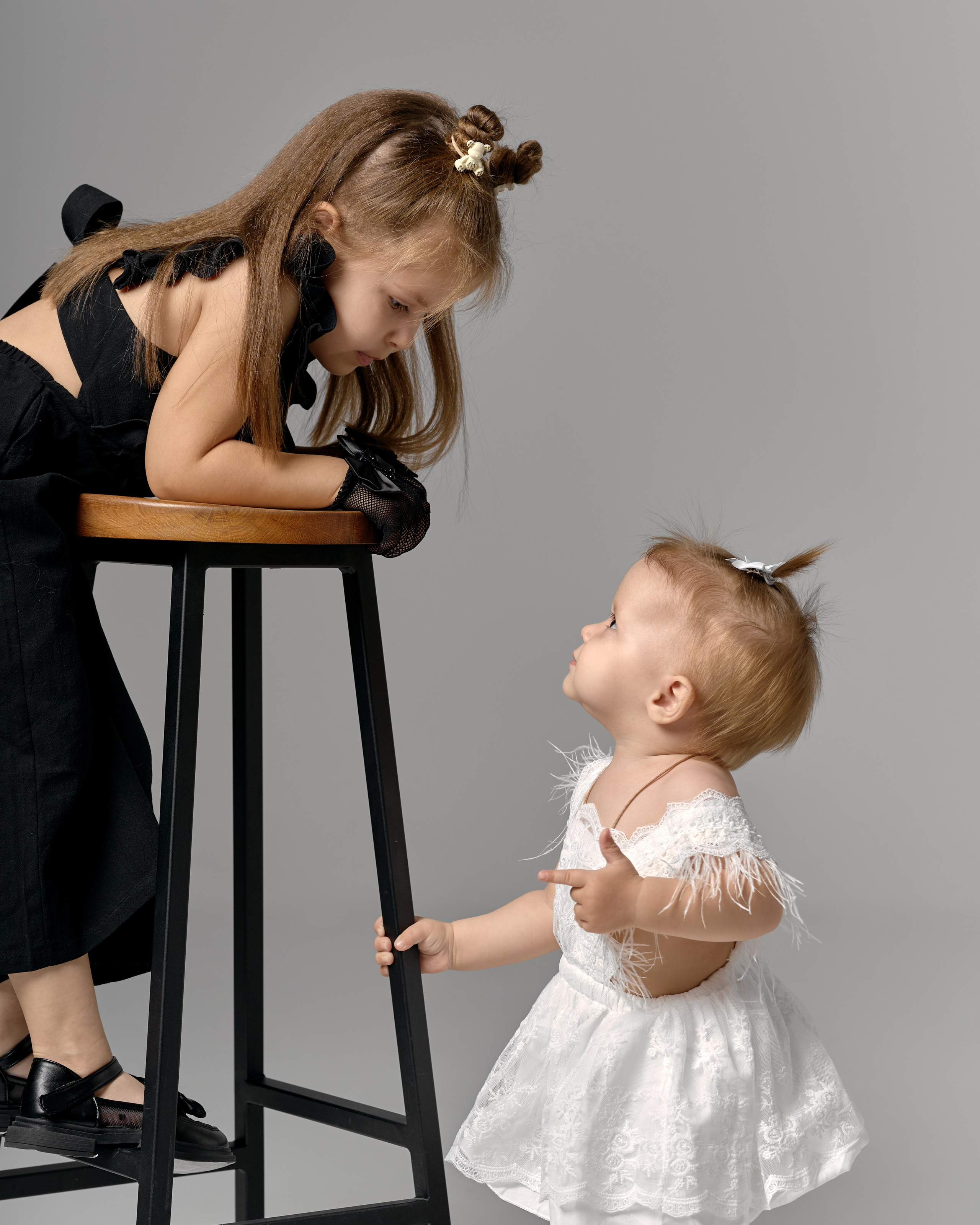 Семейная фотосессия в студии с импульсным светом