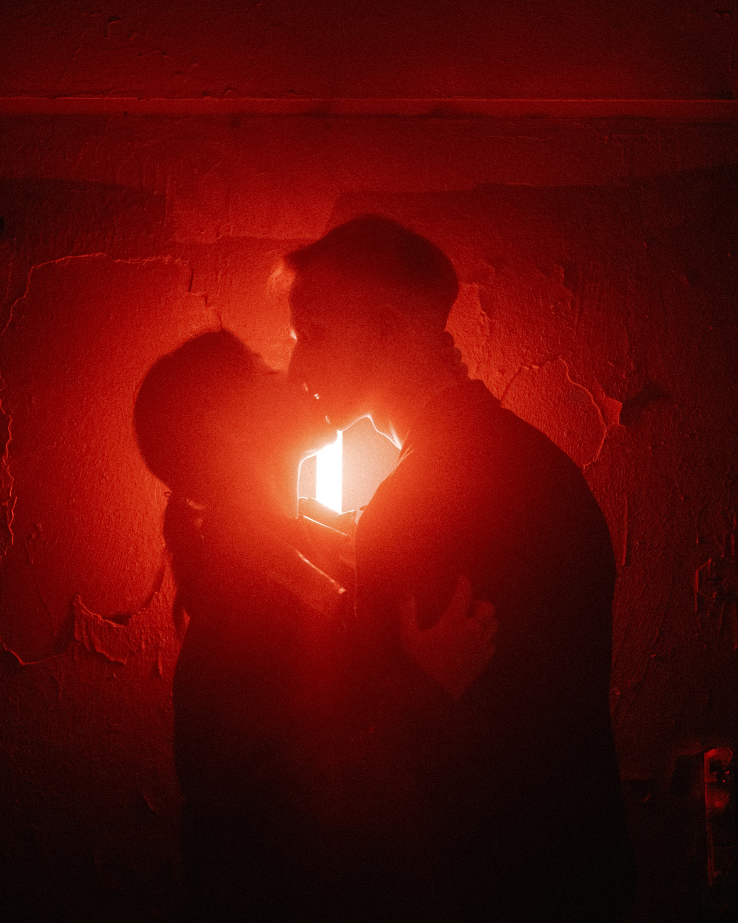 Coppia di ripresa. Fotografo a Mosca con un’atmosfera notturna di foto