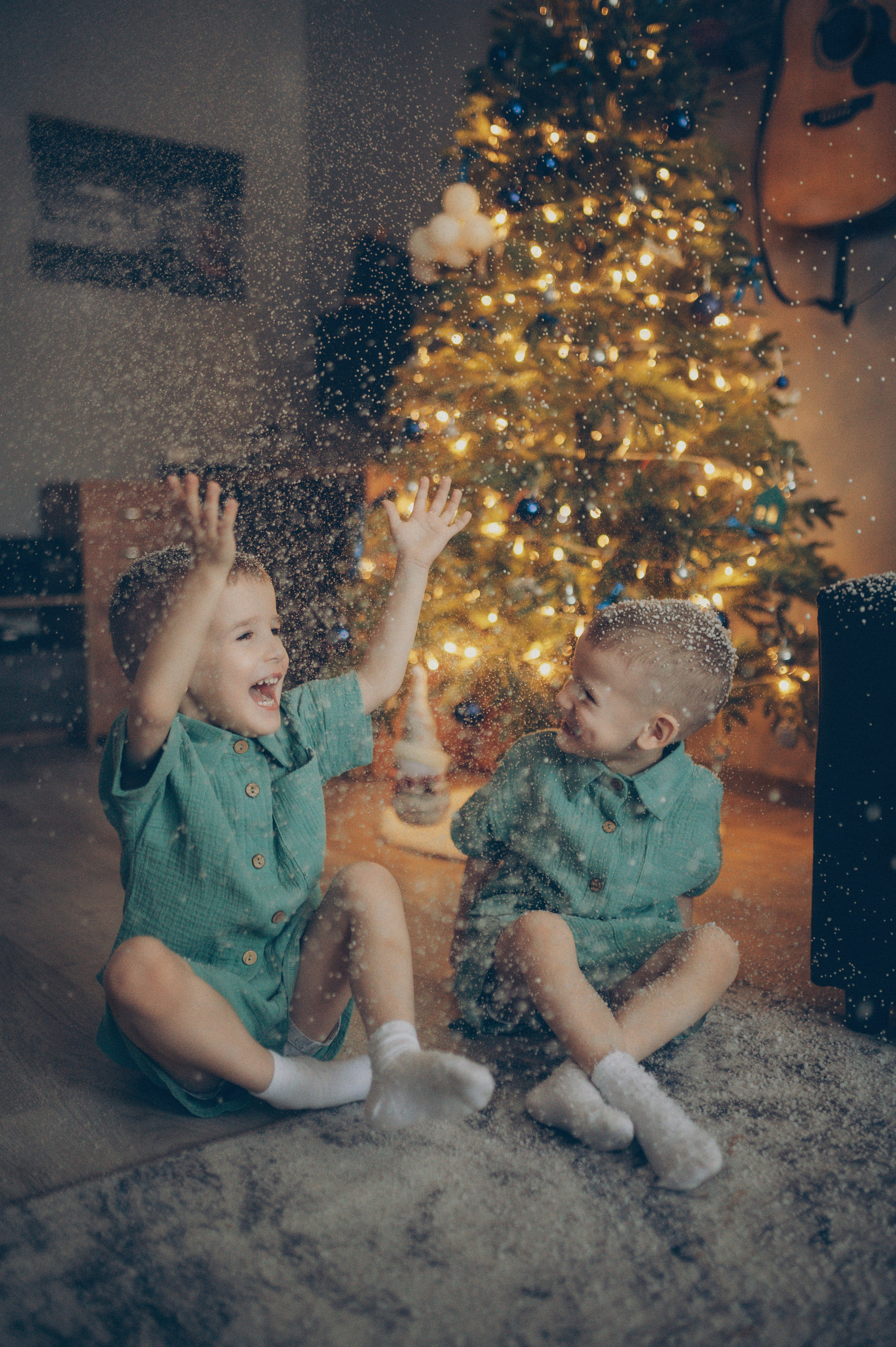 Миша и Тимофей (новогодняя домашняя). Фотограф, г. Лесной Свердловской области