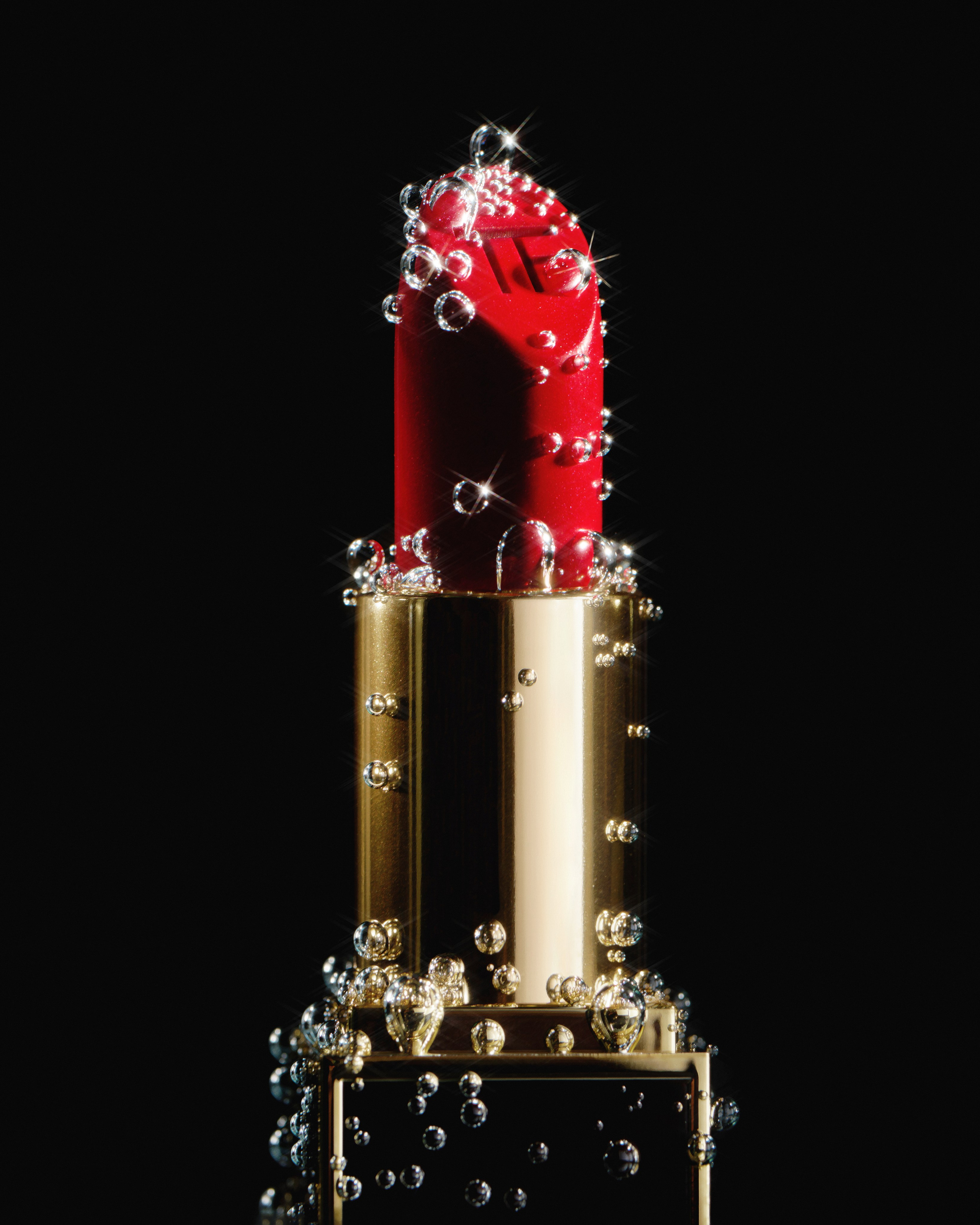 Campaign GOLDEN APPLE. Nadezhda Diskant is a Moscow and Saint Petersburg based photographer