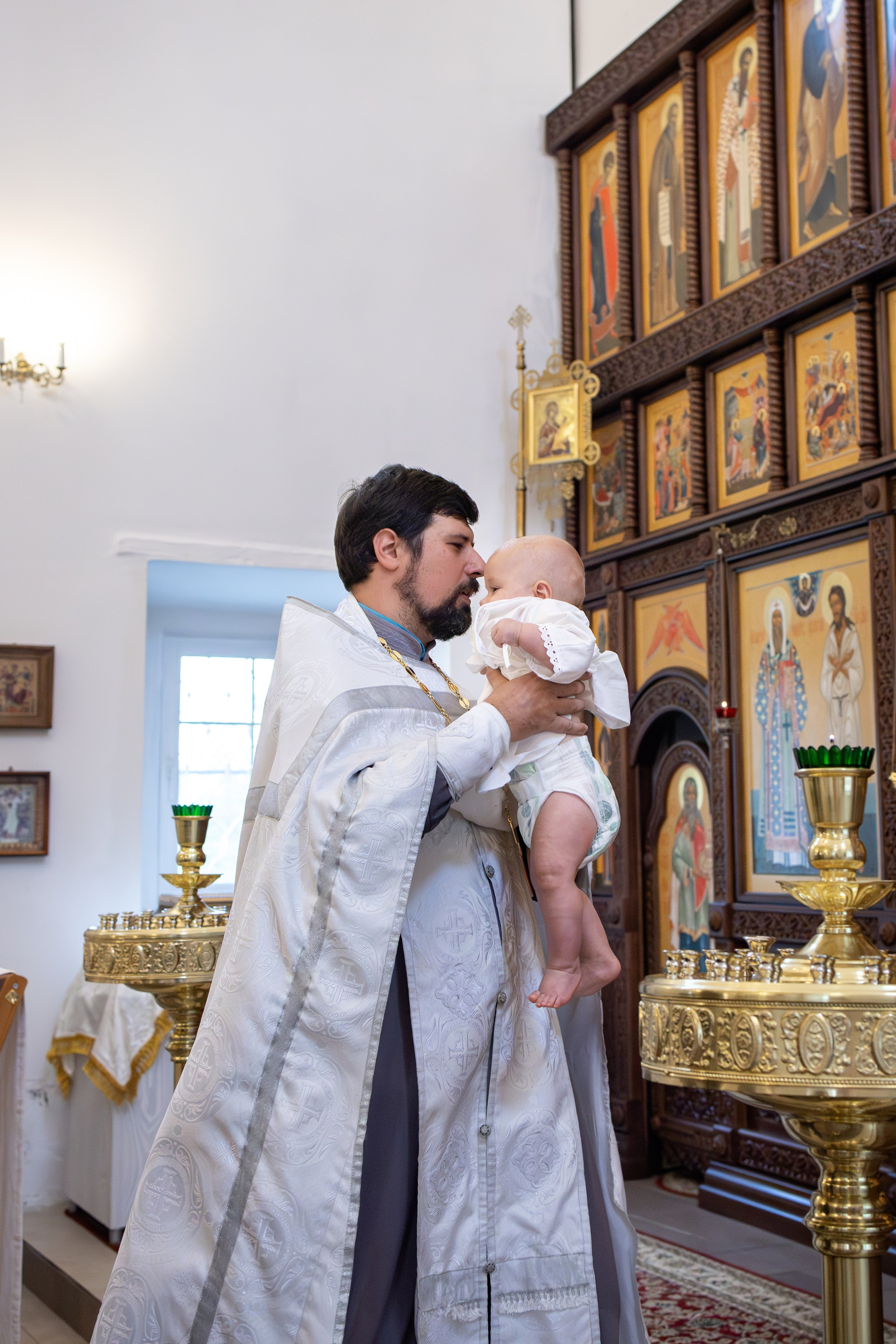 Таинство Крещения малышей в в храме Воскресения Христова, с. Трубино (Калужская обл.). Надежда Стар семейный и церковный фотограф в Жукове и Калужской области