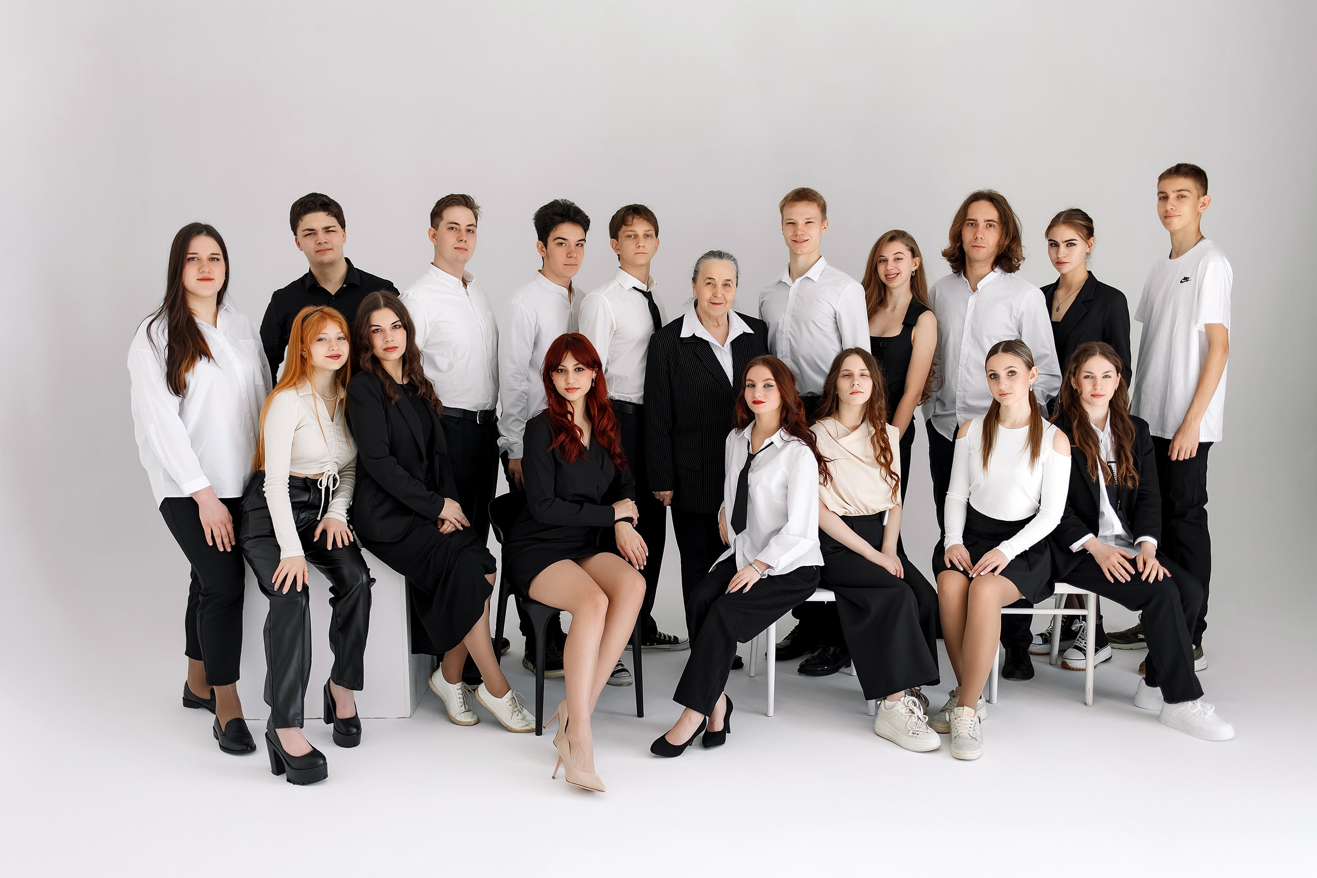 11 класс съемка на циклораме. Фотограф Любовь Корниенко, Примоский край