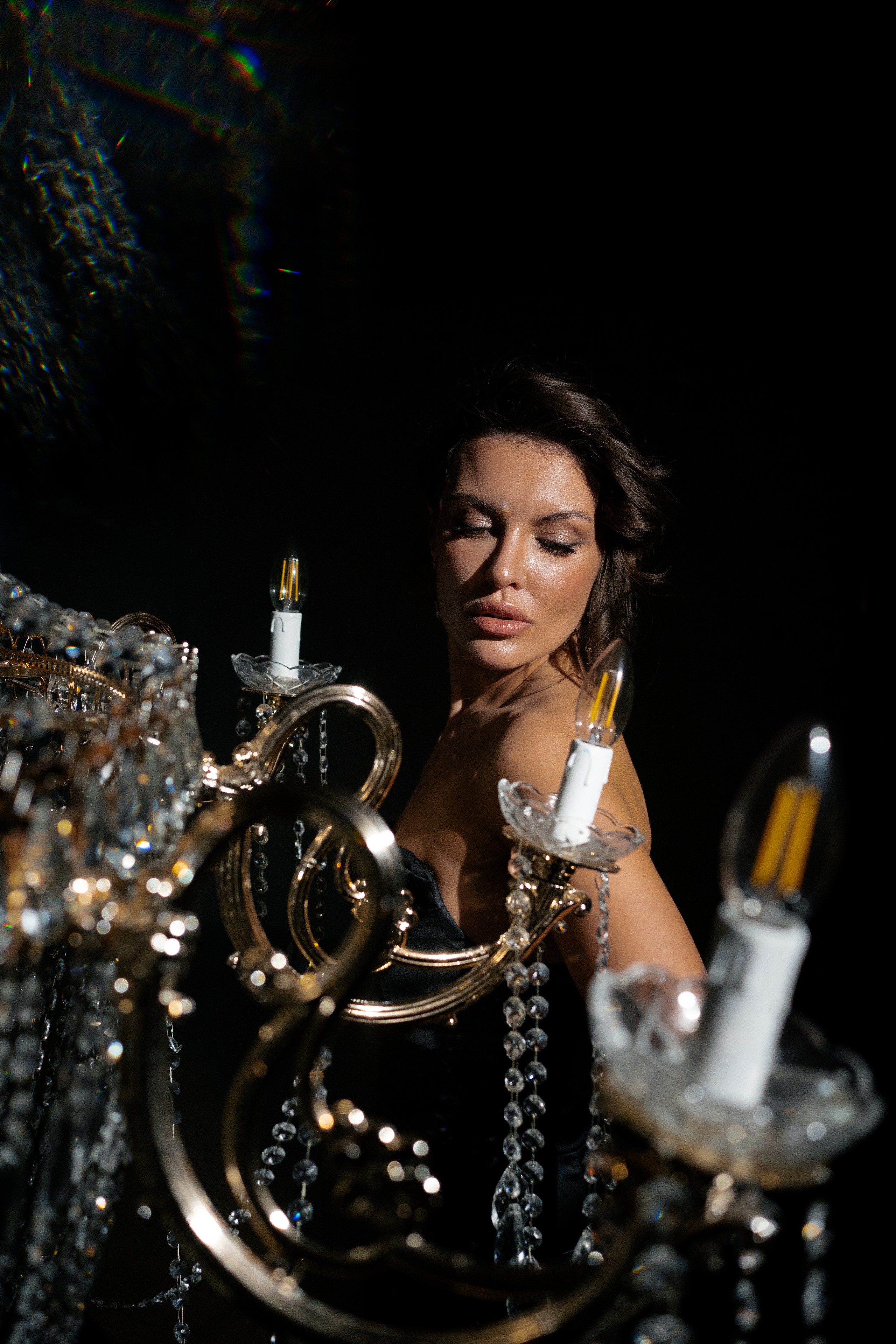 Алена с люстрой. Елена Чернега свадебный и коммерческий фотограф