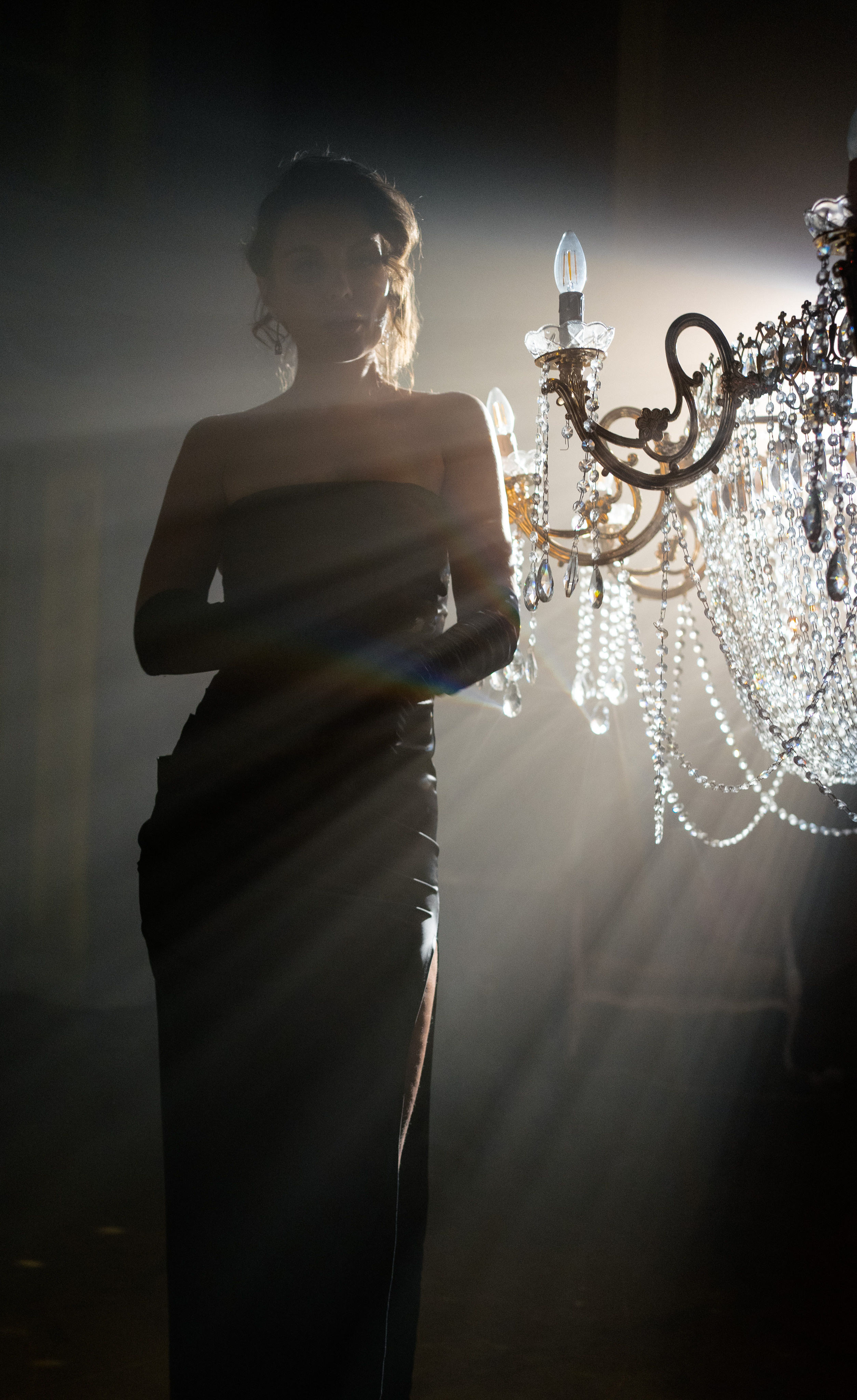 Алена с люстрой. Елена Чернега свадебный и коммерческий фотограф